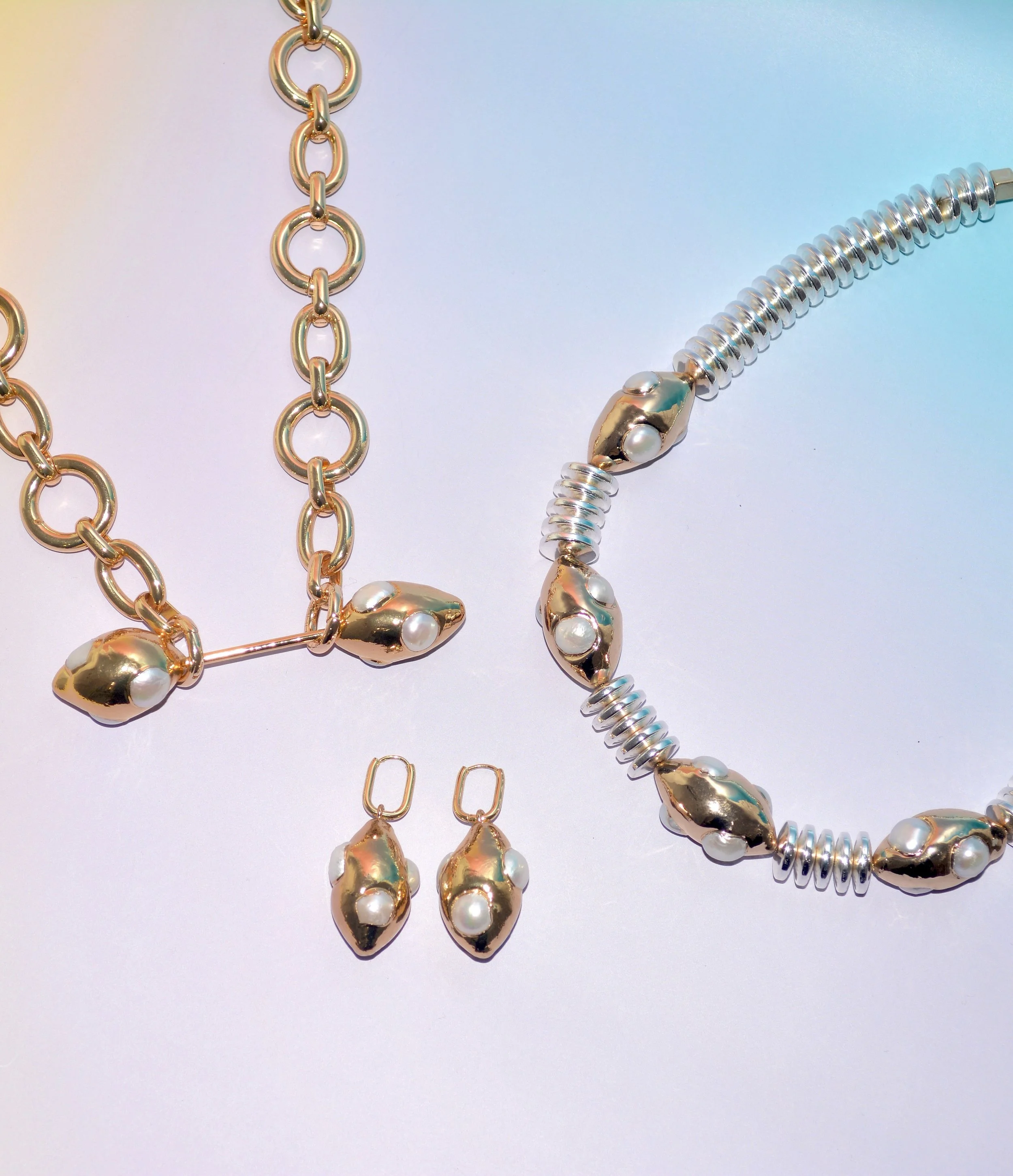 Our Flash Series collection is perfect for those who love bold, chunky statements that glow in the sunlight ☀️

#carolinawongjewellery #sustainable
#handmadejewellery #statement #necklace