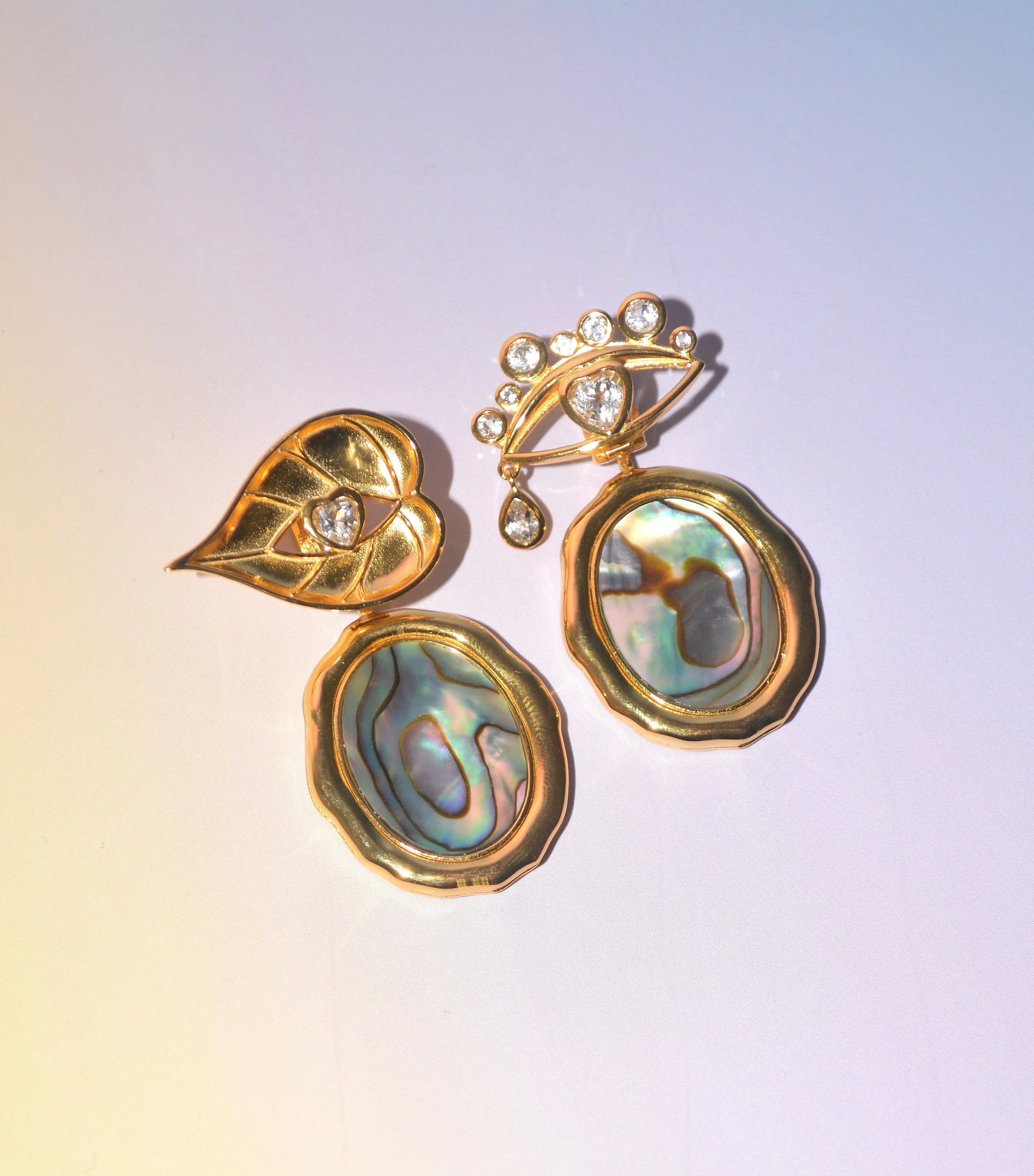 Turn heads with Eva, crafted with iridescent abalone shell and radiant sparkling gems that catch the light from every angle! 

#carolinawongjewellery #sustainable
#handmadejewellery #abalone #earrings