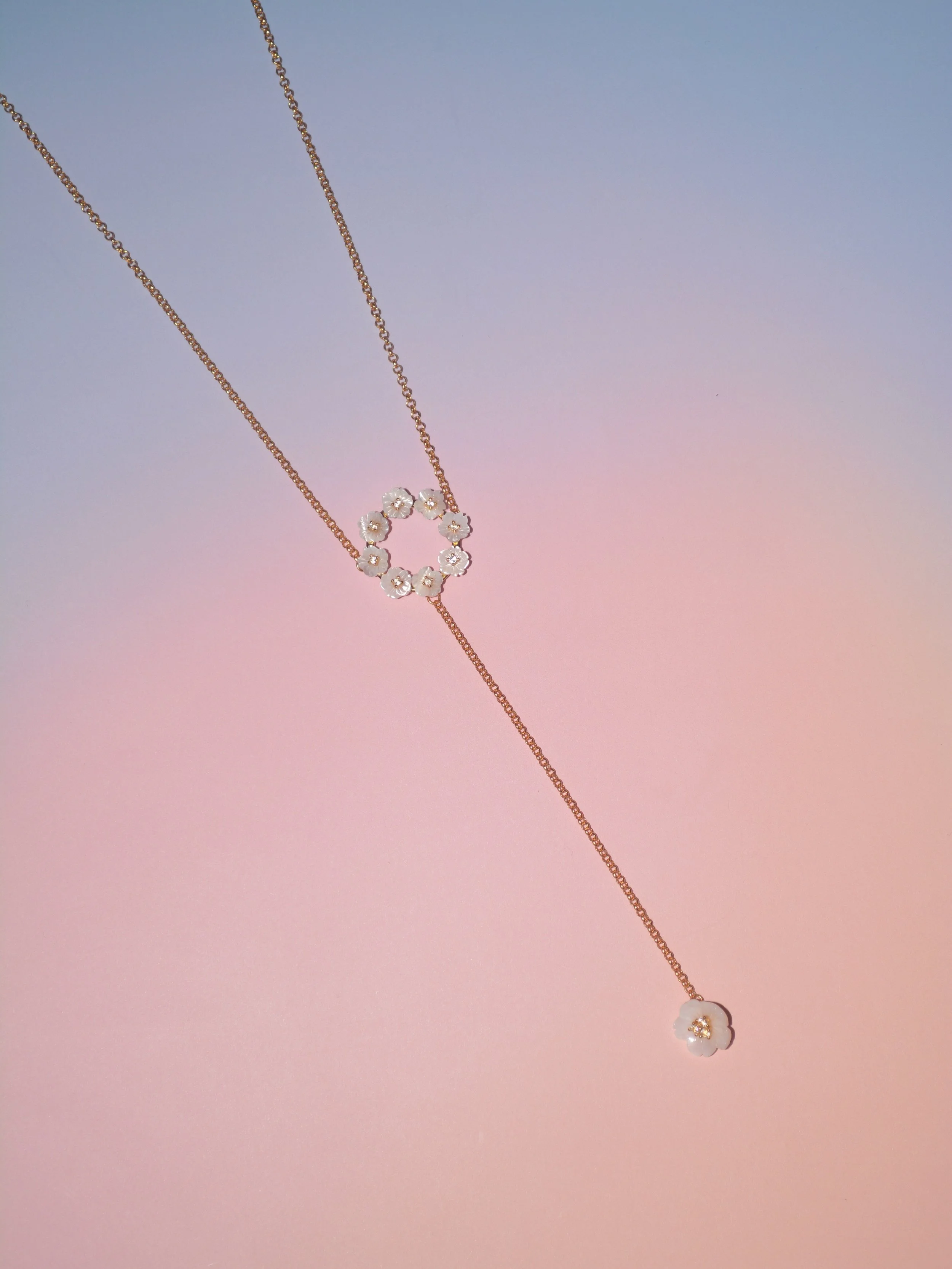 A touch of floral beauty with Bloom 🌸

#carolinawongjewellery #sustainable
#handmadejewellery #flower #necklace