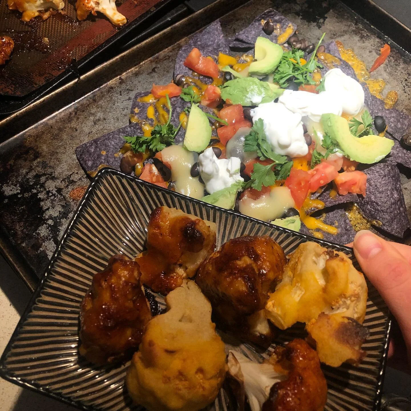 super bowl treatz w chef @hannielag !!! nachos &amp; cauliflower wings babyyyy