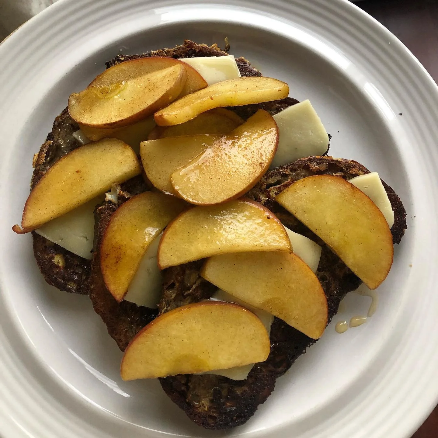 sundayz r my favourite !!
french toast using @bbirdco fig &amp; walnut sourdough!
topped w havarti cheese &amp; cinnamon maple apples. 
C&rsquo;MON