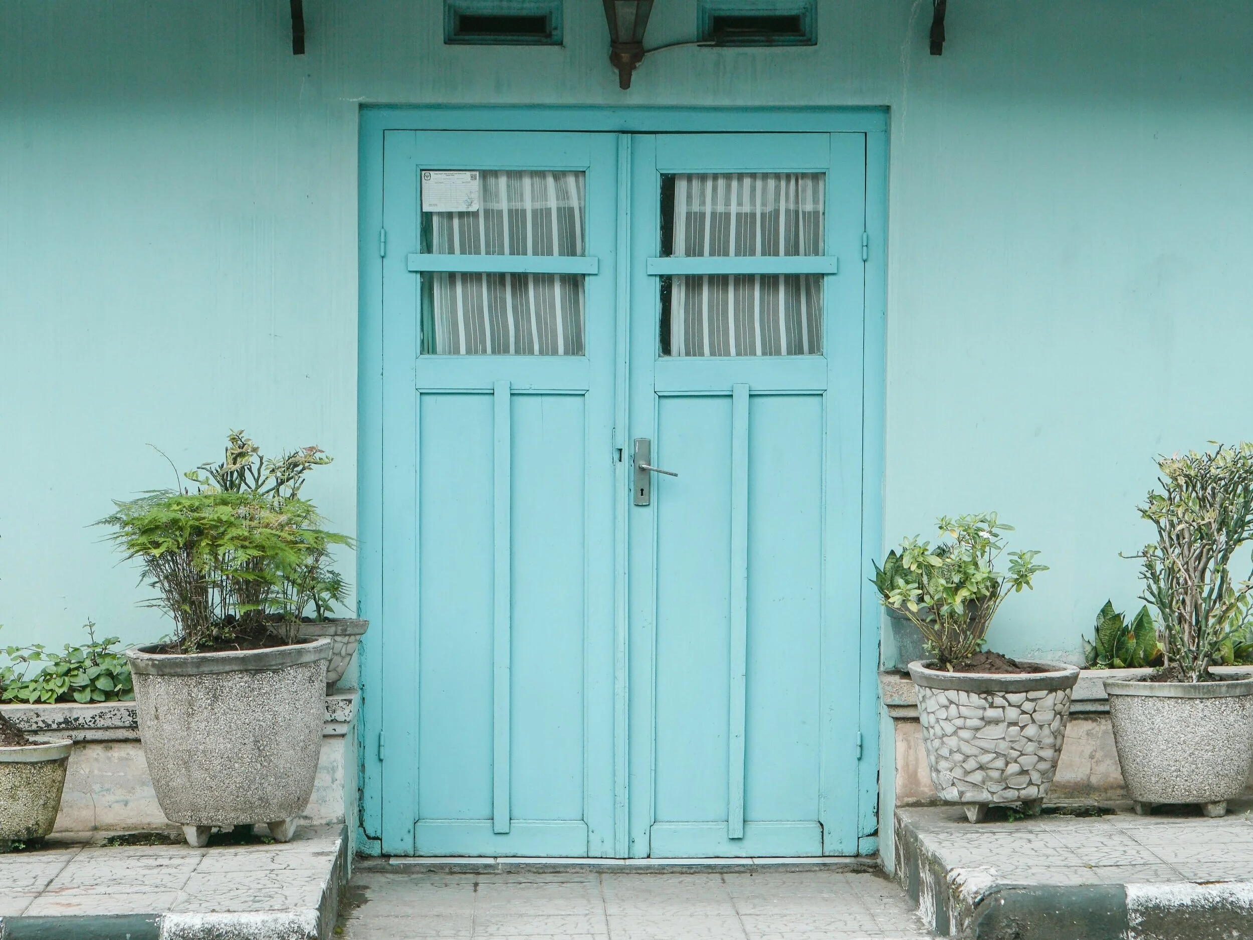 Empty Property Protection 101: How to Make it Look Like Someone’s Home When They’re Not