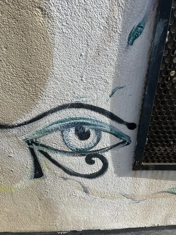 96828827.jpg