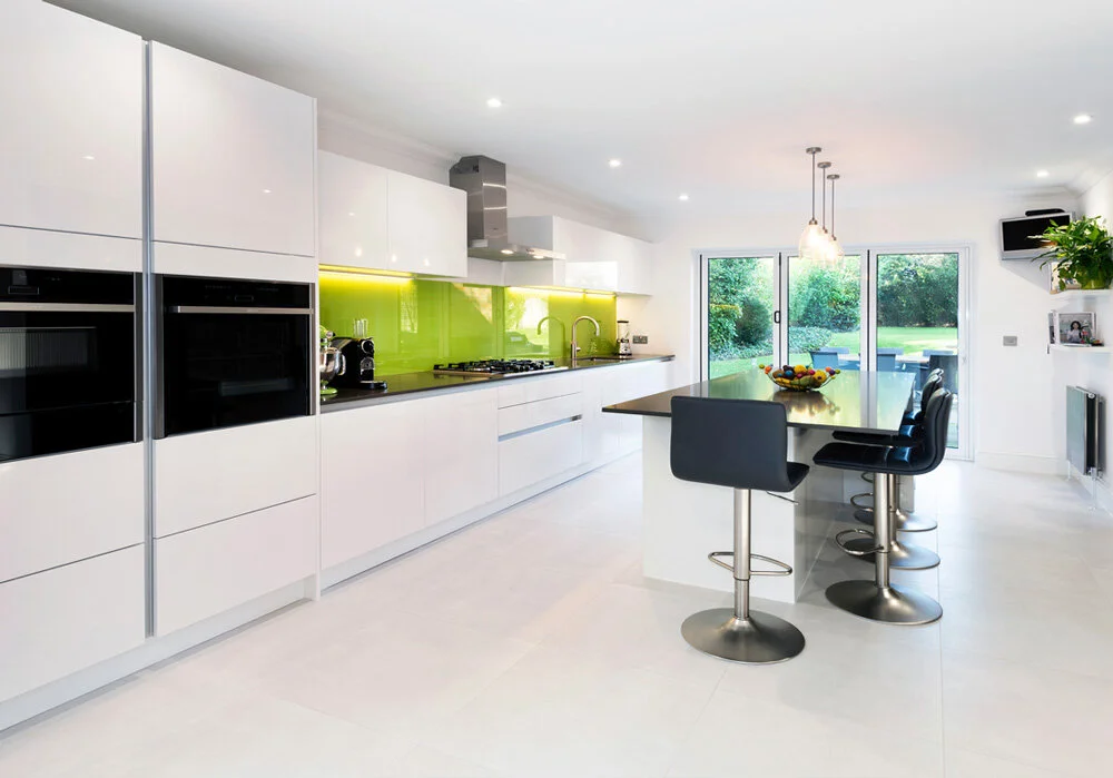 Sleek and Smart Kitchen, Diner &amp; Lounge | Family Home