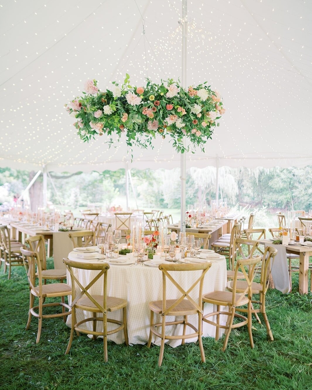 I've been wanting to do a wedding reception in the round for a long time. What does that mean, exactly? A table in the centre of the room with no definite front to it, being completely surrounded by guests from all sides. That said, I still wanted to