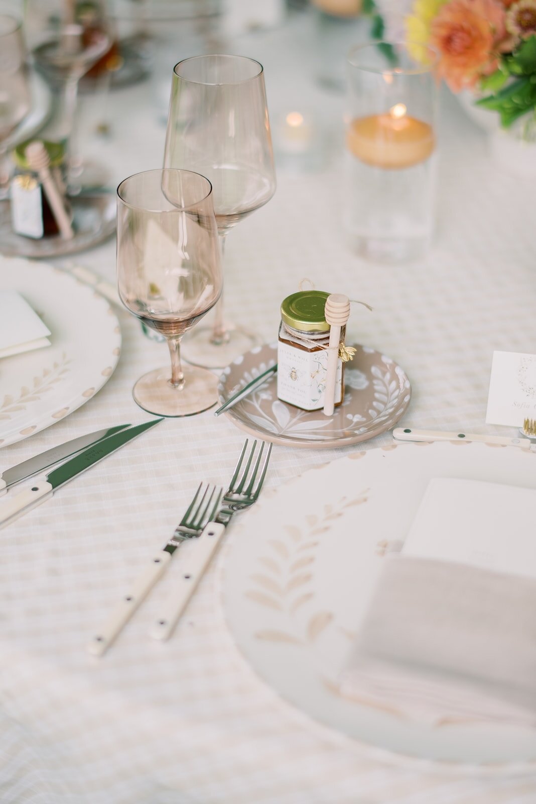 Those tabletop details that need nothing more than a sentence about how beautiful they are. 

@simplybeautifuldecor
@kaylapotterphoto
@kendon.design.co
@guelphtents
@swaybar
@statuerue
@treadwellcaters
@treadwellresto
.
.
.
 #WeddingCatering  #Weddin
