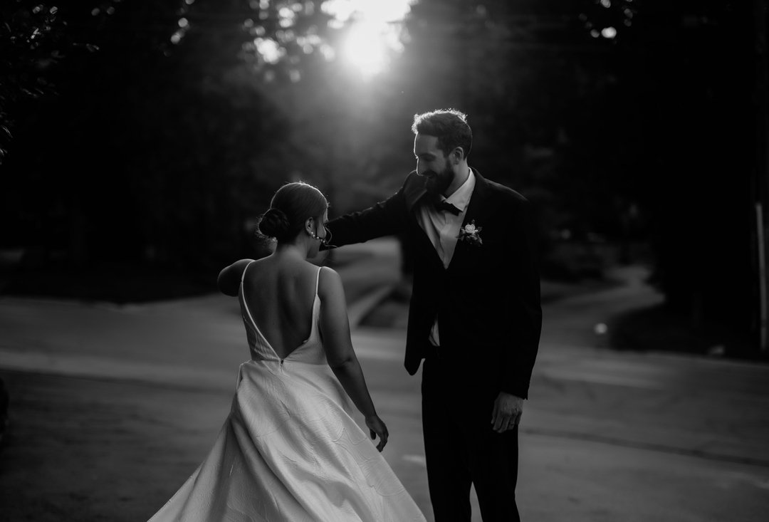 Sunset photos are one of my favourite moments of a wedding day. It's truly just so lovely to see how couples become so relaxed as all the nerves have washed away.

@jeffshuh
@esbridal
@jessreinprecht
.
.
.
#WeddingPhotos #WeddingPhotographer #Wedding