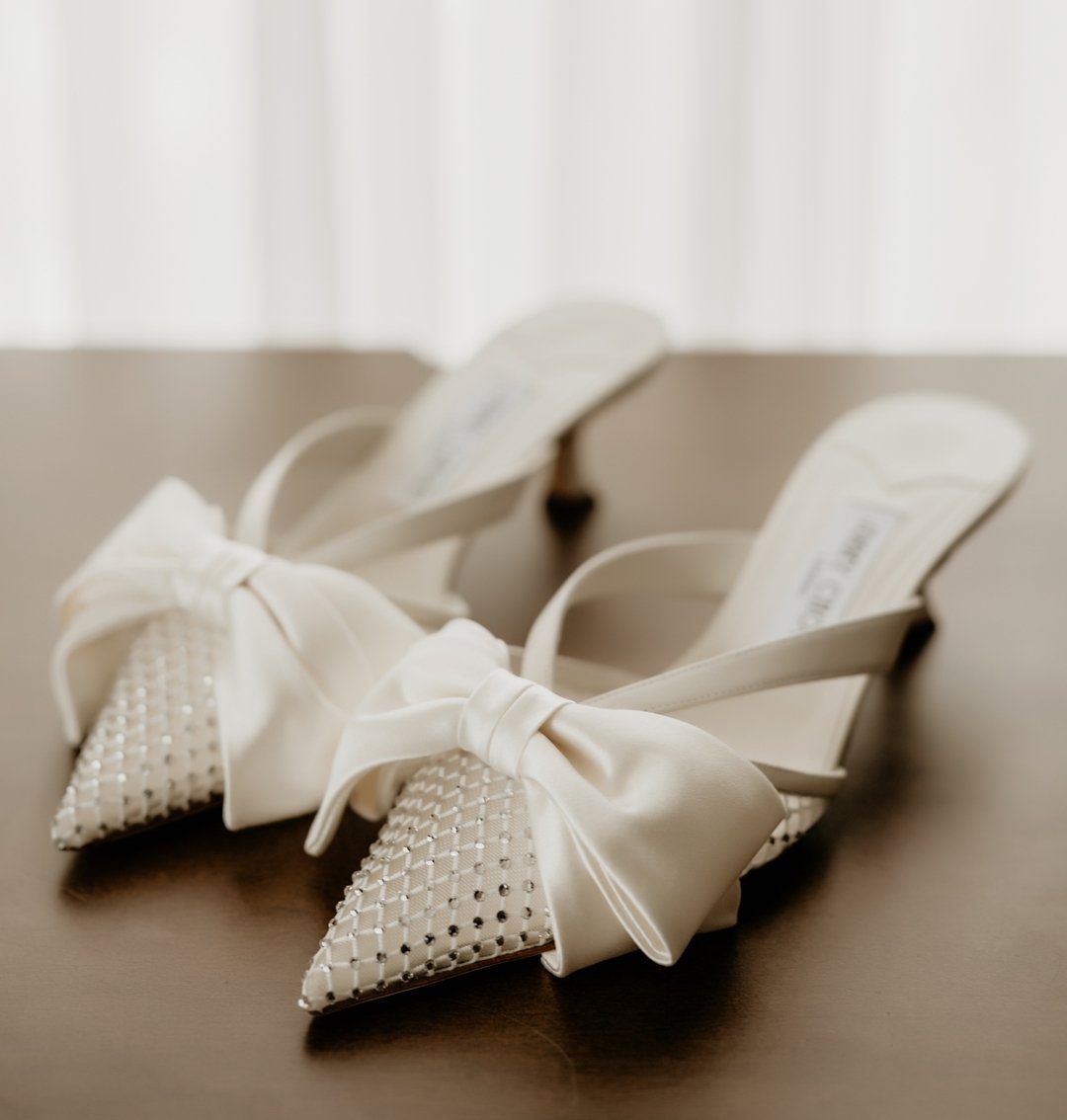 I love that heels in lower heights are in. If you're going to have pretty shoes, especially ones you've invested in, you may as well be able to wear them all day, right? These @JimmyChoo heels with the oversized bows are just divine.

Photography @je