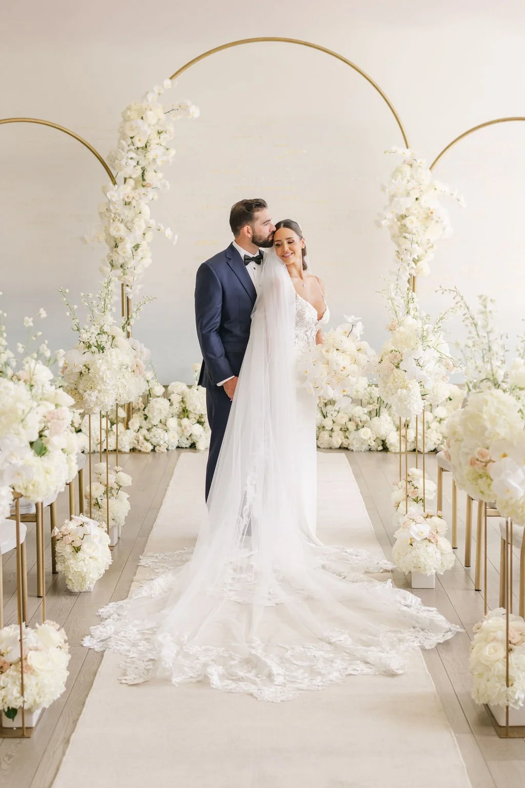 Classic White Wedding at The Pearle Hotel in Burlington, Ontario