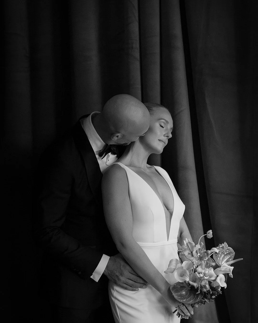 @gladstonehouseto has so many fun spots for wedding portraits. From beautiful curtains to the original elevator, the cafe and the billiard table, there are endless opportunities!

Photographer @bsimkova
Beauty @esbridal
Bouquet @flower_rzy
.
.
.
#tor
