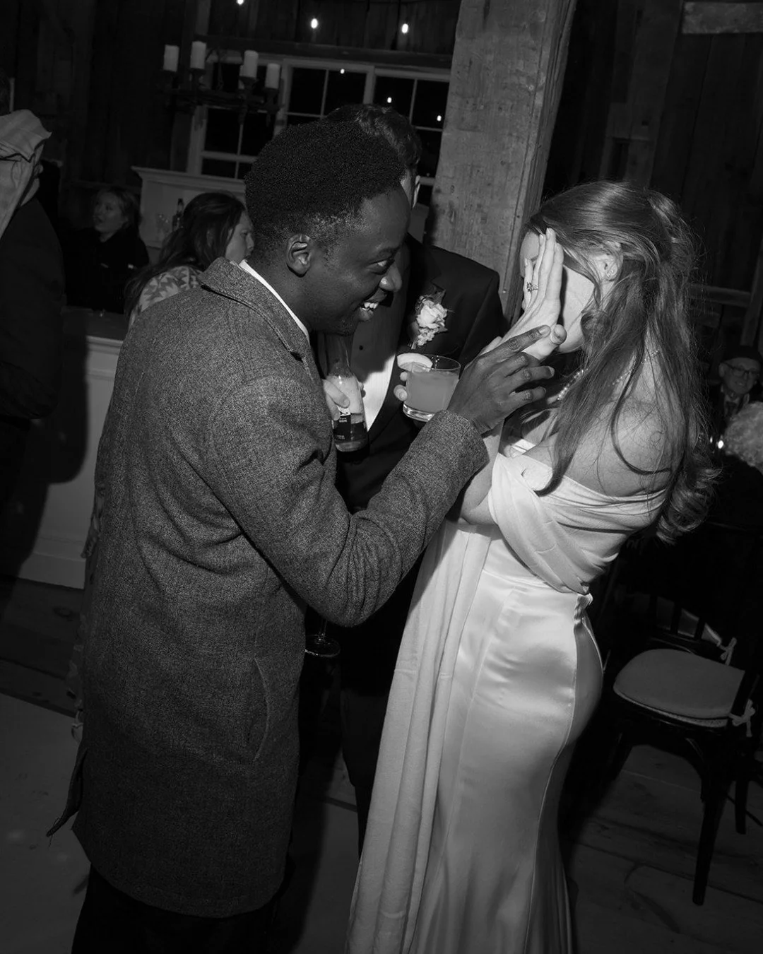 How cute is this?! Ruby couldn&rsquo;t wait to show off her new jewelry to a friend, and the excitement, laughter, and pure joy in this moment is everything. It&rsquo;s these small, candid interactions that make a wedding feel so personal and full of