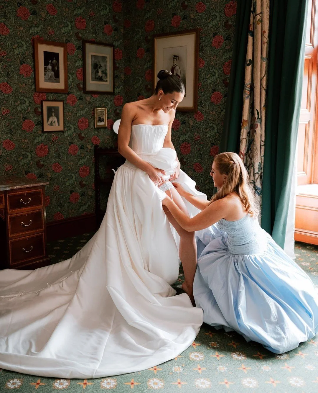 Oh Sophie, what a vision you were 😮&zwj;💨🤩⁠
⁠
Channeling pure '90s magic, our beautiful Bride Sophie radiated the kind of glow that could light up any rom-com finale. With every twirl, she's rewriting the love story, blending timeless elegance wit