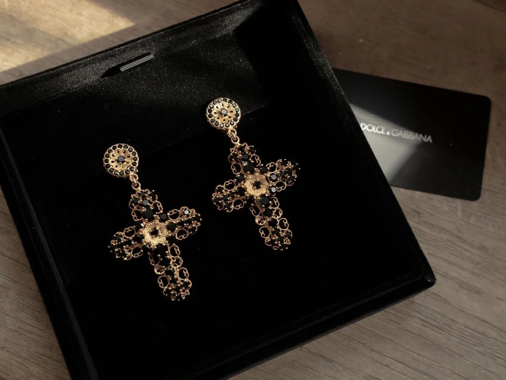 Wedding at Euridge Manor by Planner Rebecca Marie with Dolce and Gabbana earrings