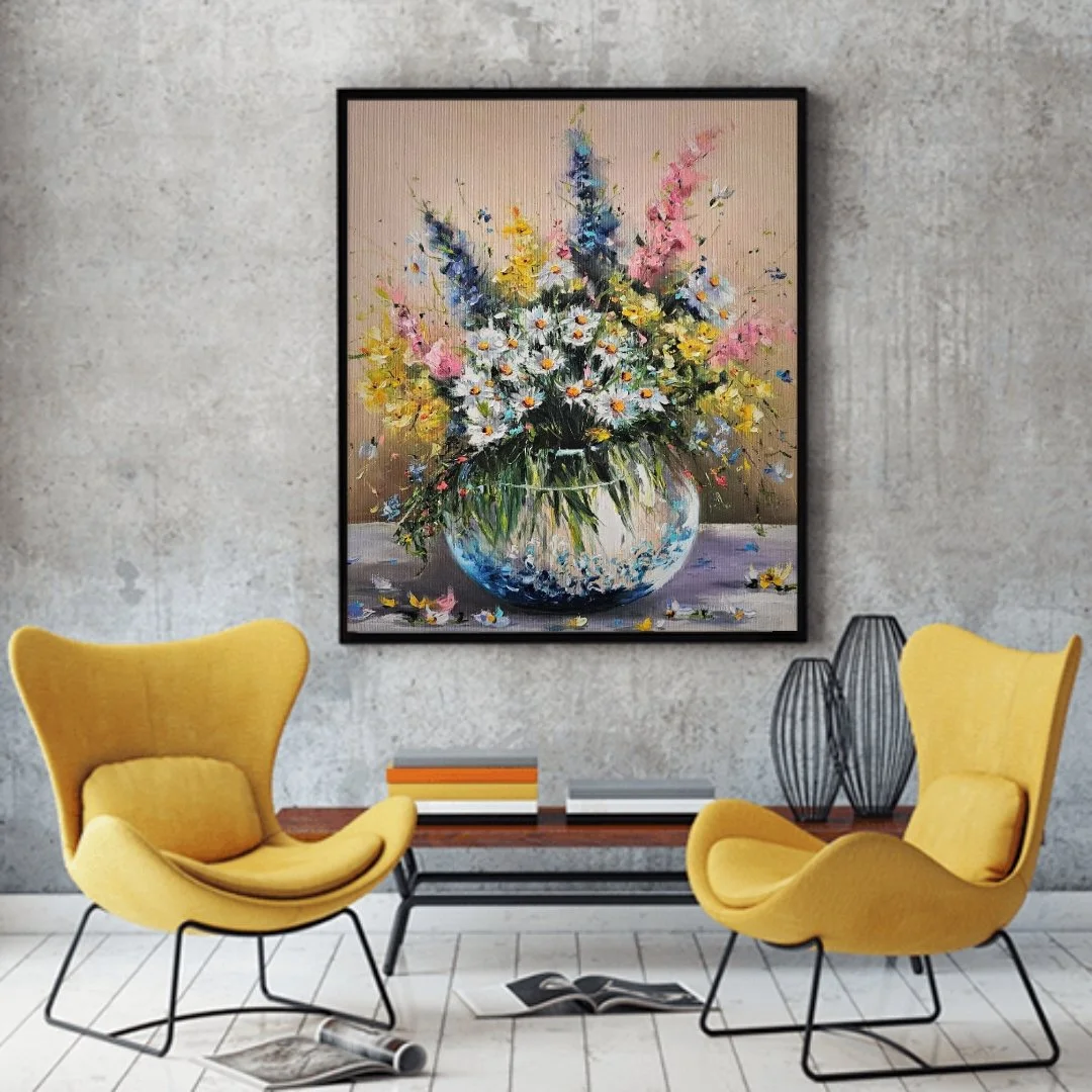 Lúčne kvety v sklenenej váze. Zátišie s margarétami a inými poľnými kvetmi. Ručne maľovaný obraz na predaj.