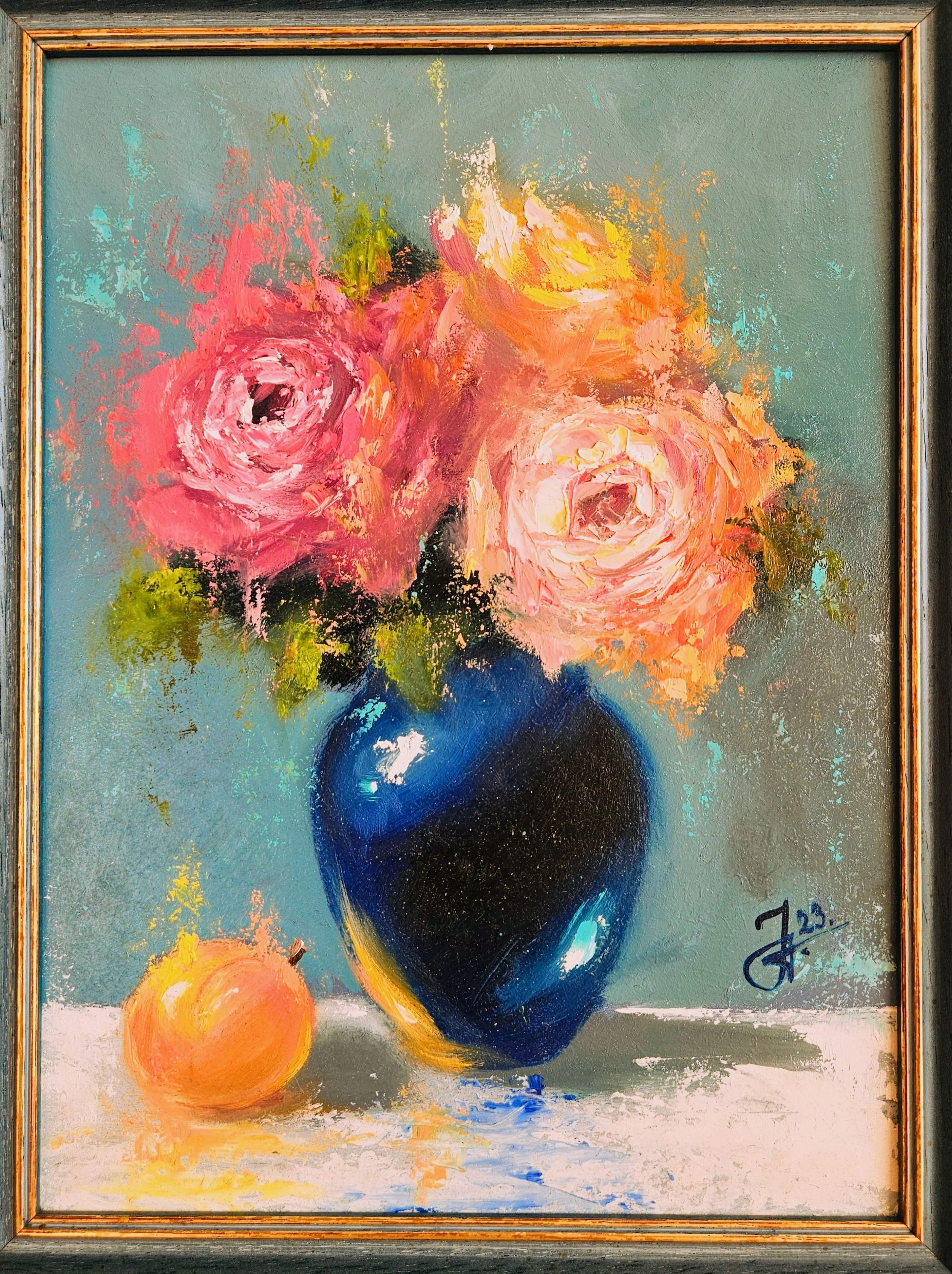 Ruže  v modrej váze. Ručne maľovaný obraz.. Zátišie s kvetmi. Zarámovaný.