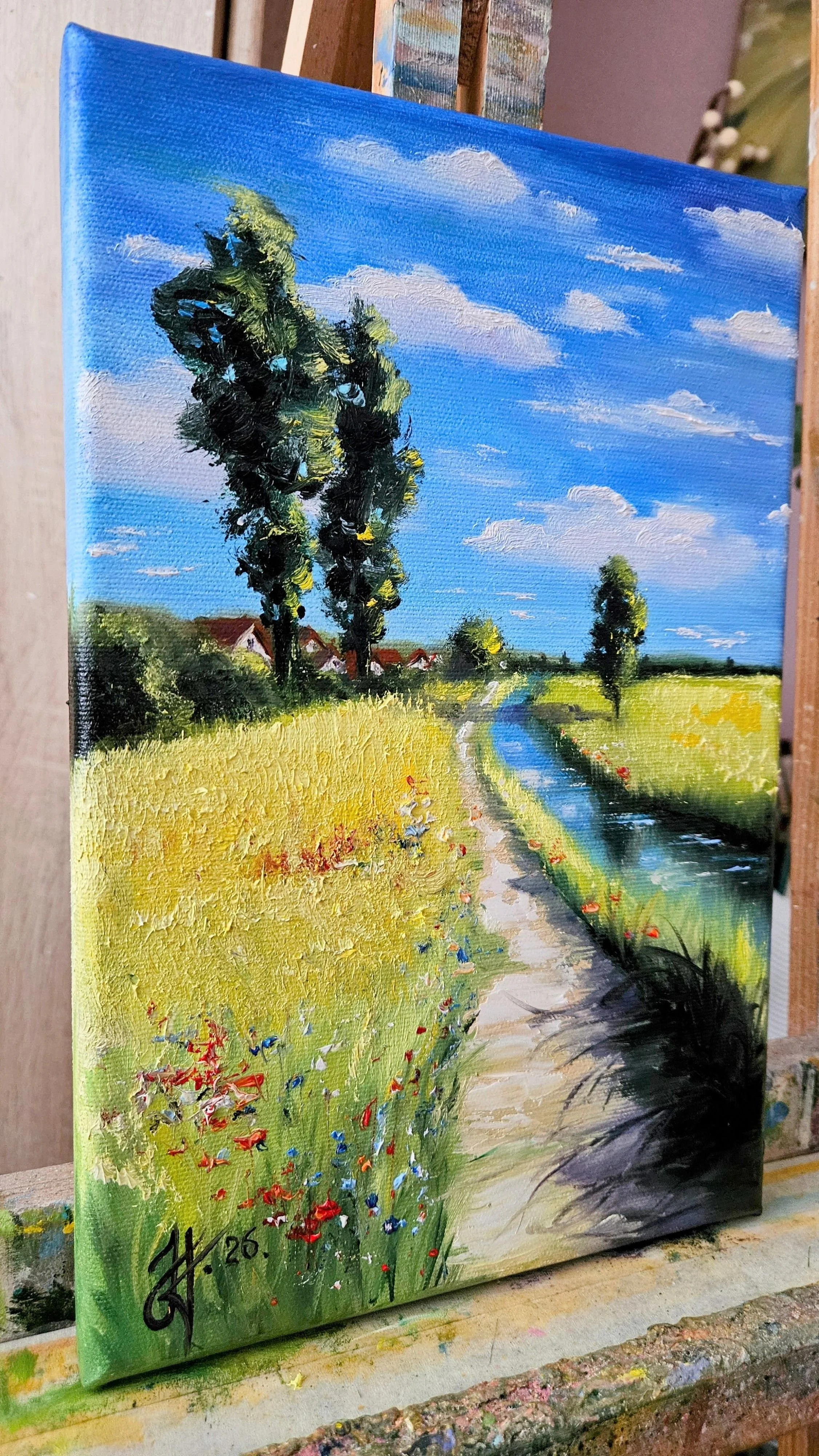 Letný deň na vidieku. Topole, polia, domčeky, voda. Ručne maľovaný obraz na predaj.