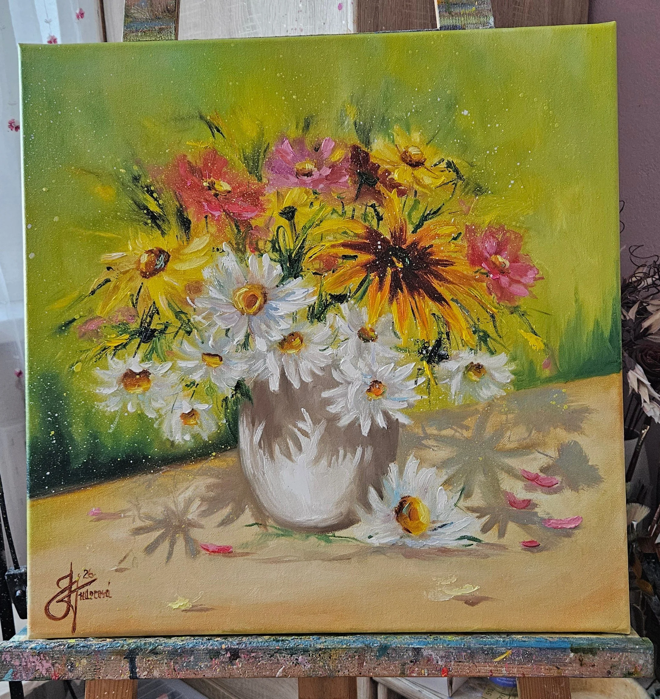 Margaréty a rudbekie. Kvety vo váze na letnej lúke. Ručne maľovaný obraz na predaj.