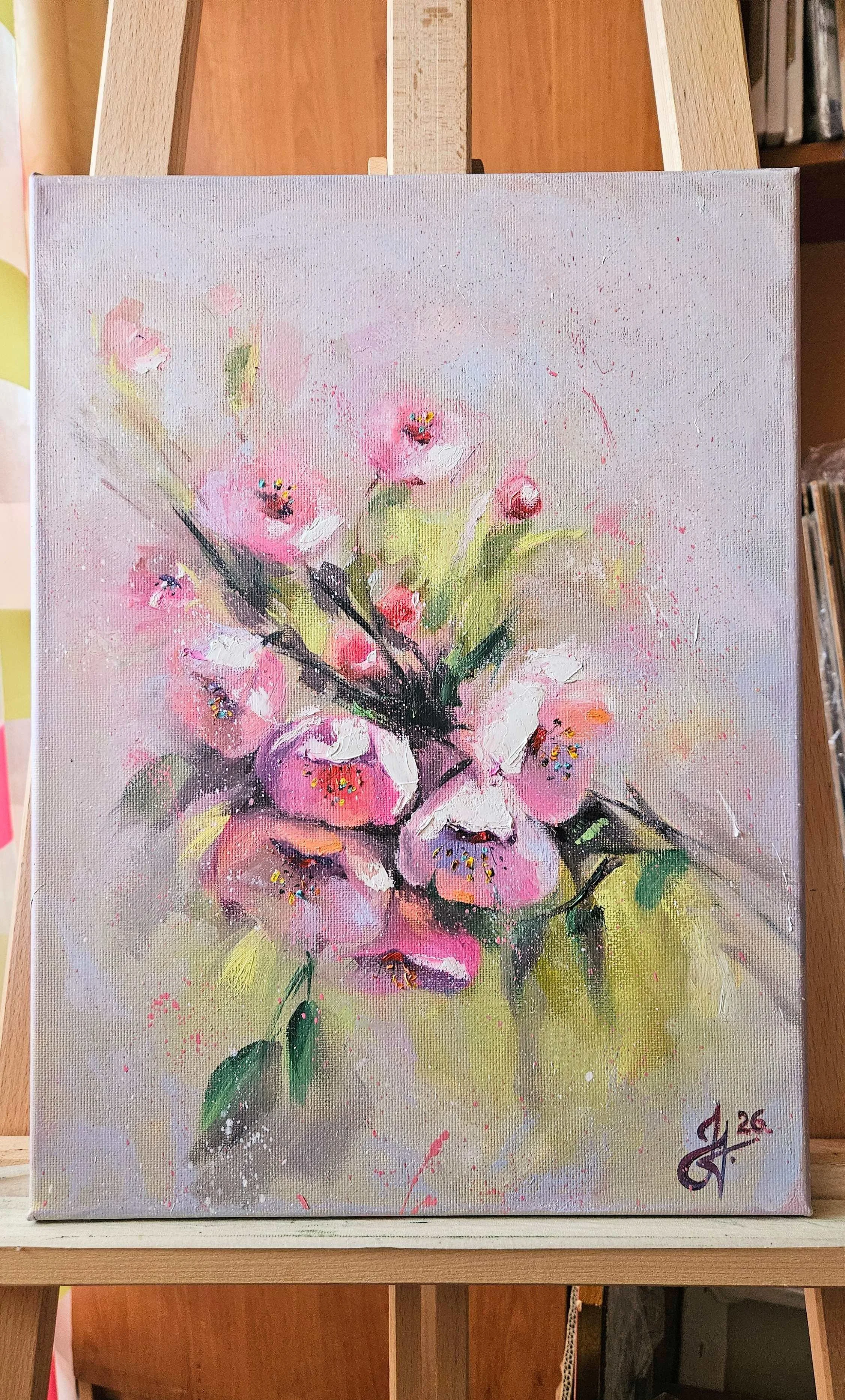 Rozkvitnutá jarná vetvička. Jemné ružové kvietky na konári stromu. Ručne maľovaný obraz na predaj.