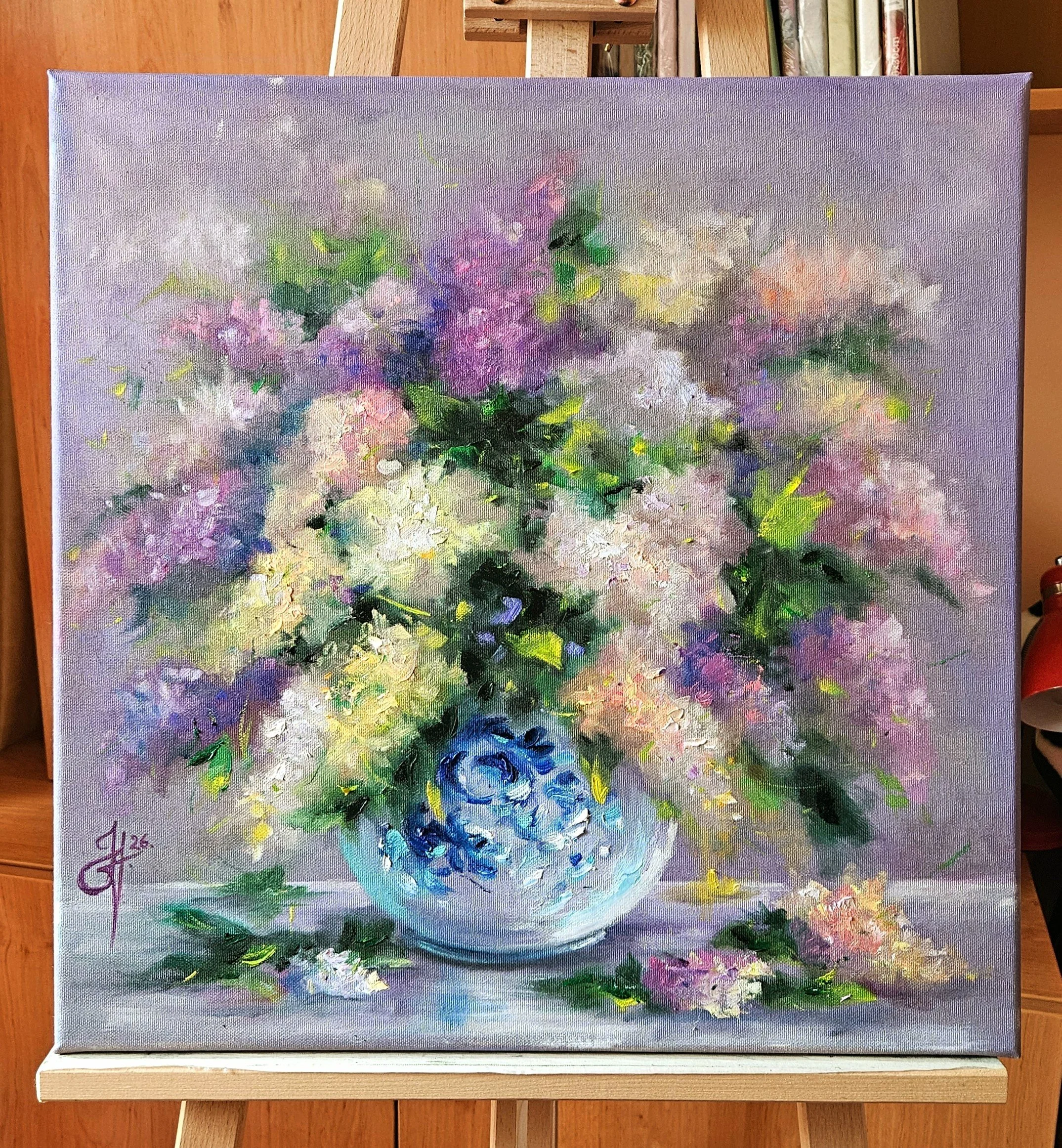 Fialový orgován v sklenenej váze. Zátišie s kvetmi. Ručne maľovaný obraz na predaj.