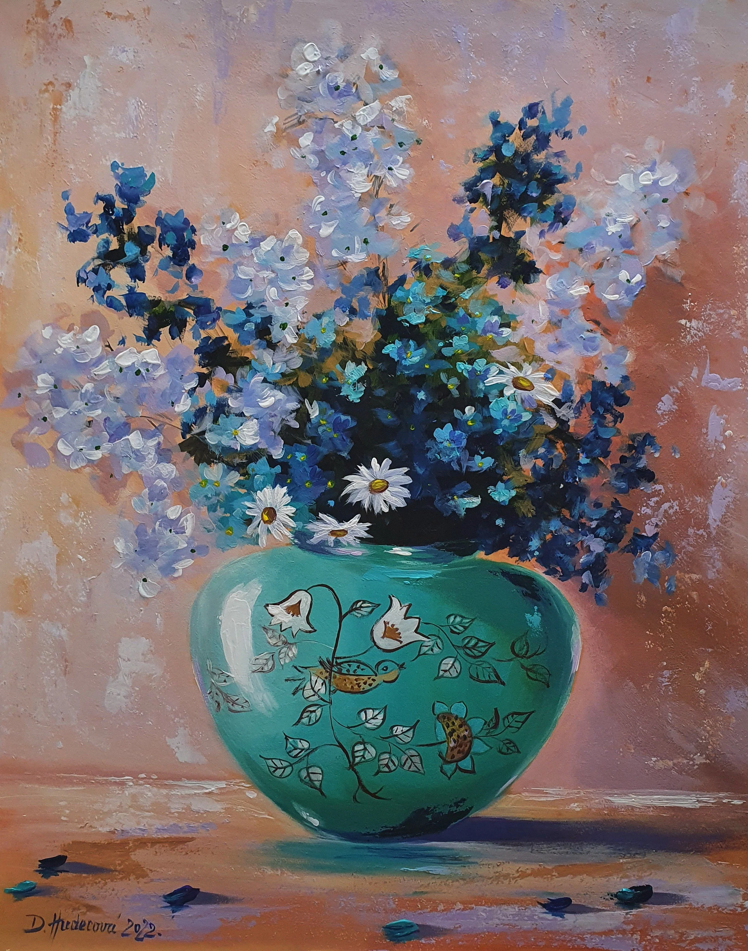 Lúčne kvety v tyrkysovej váze. Wildflowers.