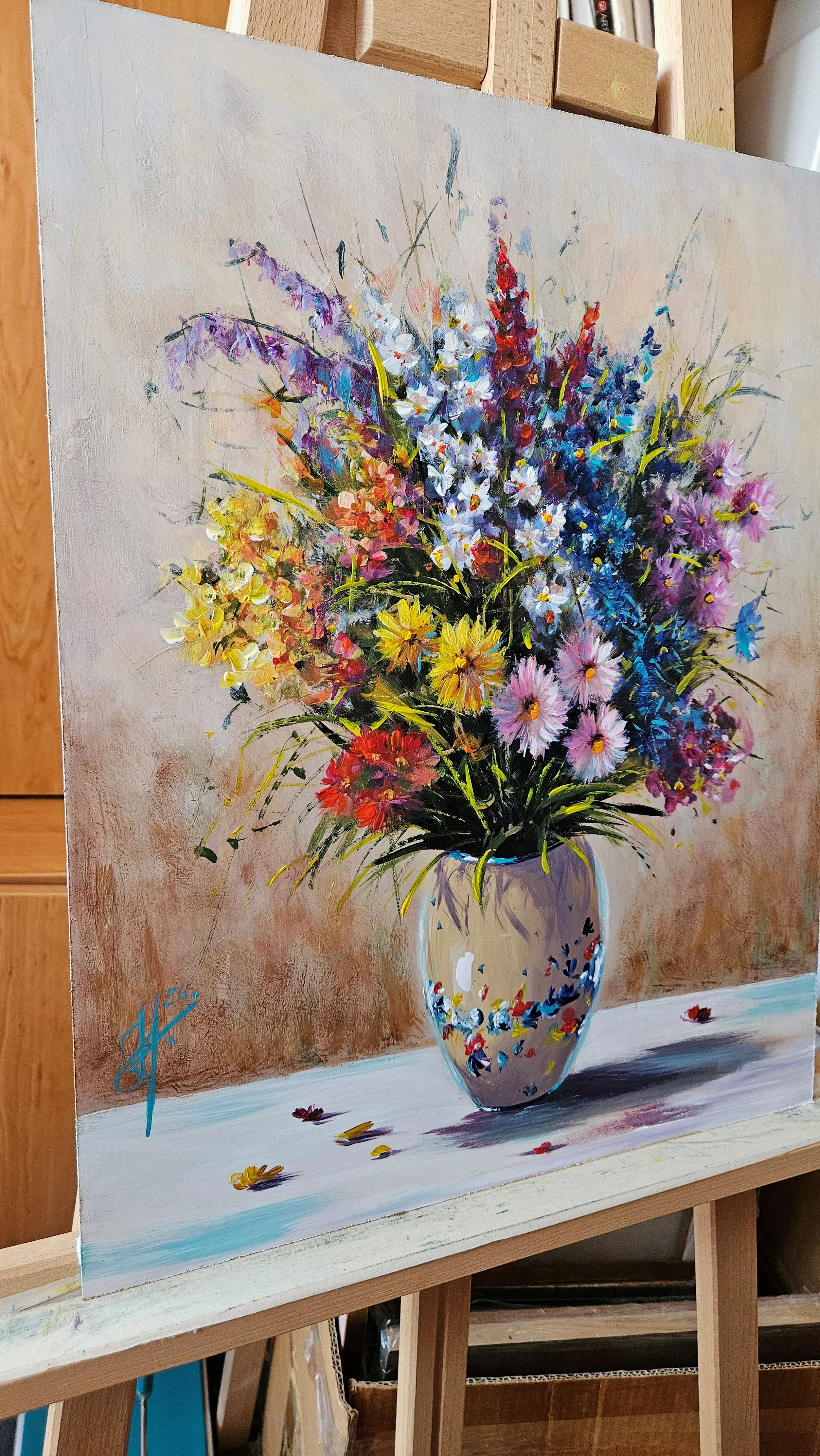 Pestré lúčne kvety vo váze. Zátišie s kvetmi. Ručne maľovaný obraz na predaj.