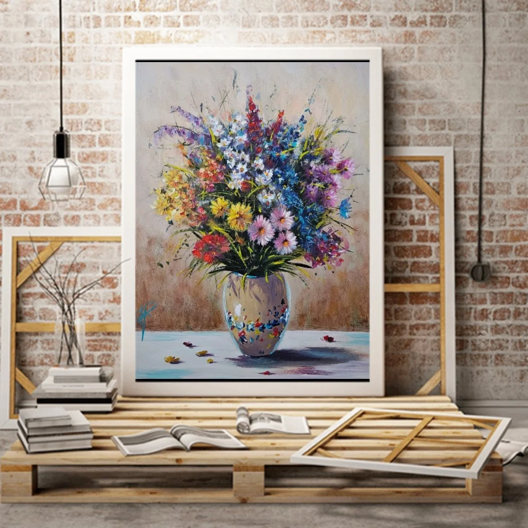 Pestré lúčne kvety vo váze. Zátišie s kvetmi. Ručne maľovaný obraz na predaj.