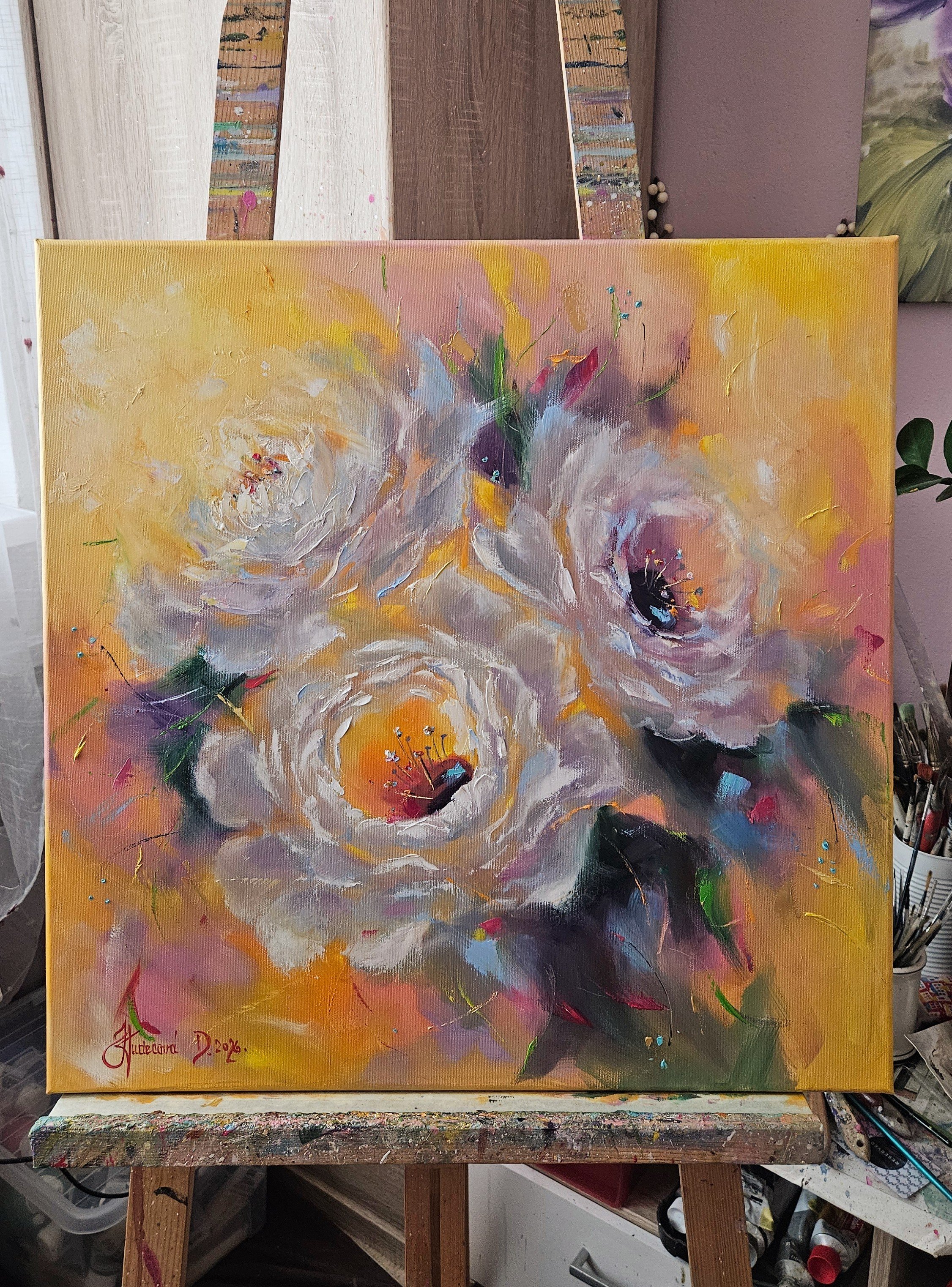 Biele pivónie na žltom pozadí. Moderný obraz. Zátišie s kvetmi. Ručne maľovaný obraz na predaj.