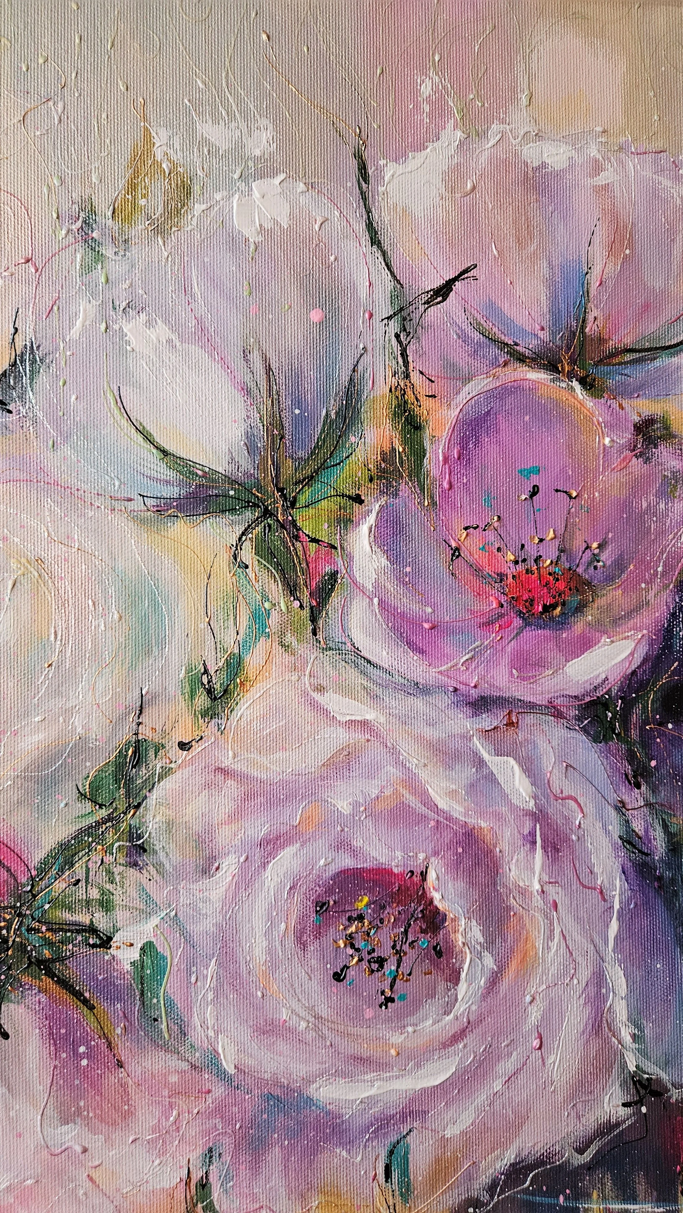 Moderný obraz s veľkými kvetmi vo váze.  Zlaté a perleťové odlesky. Zátišie s kvetmi. Ručne maľovaný obraz na predaj.