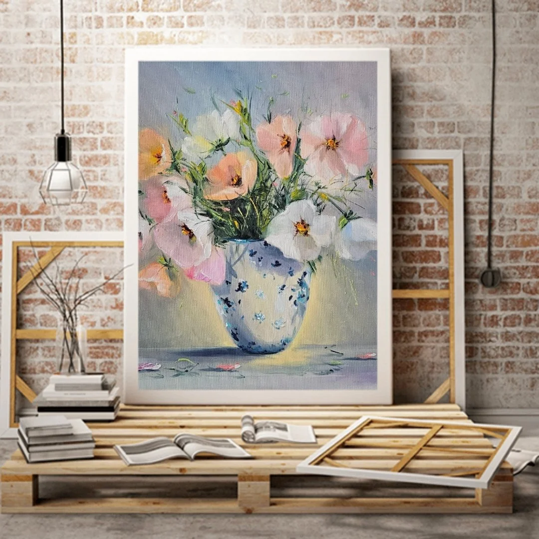 Krasule v maľovanej váze. Zátišie s jarnými kvetmi. Ručne maľovaný obraz na predaj.