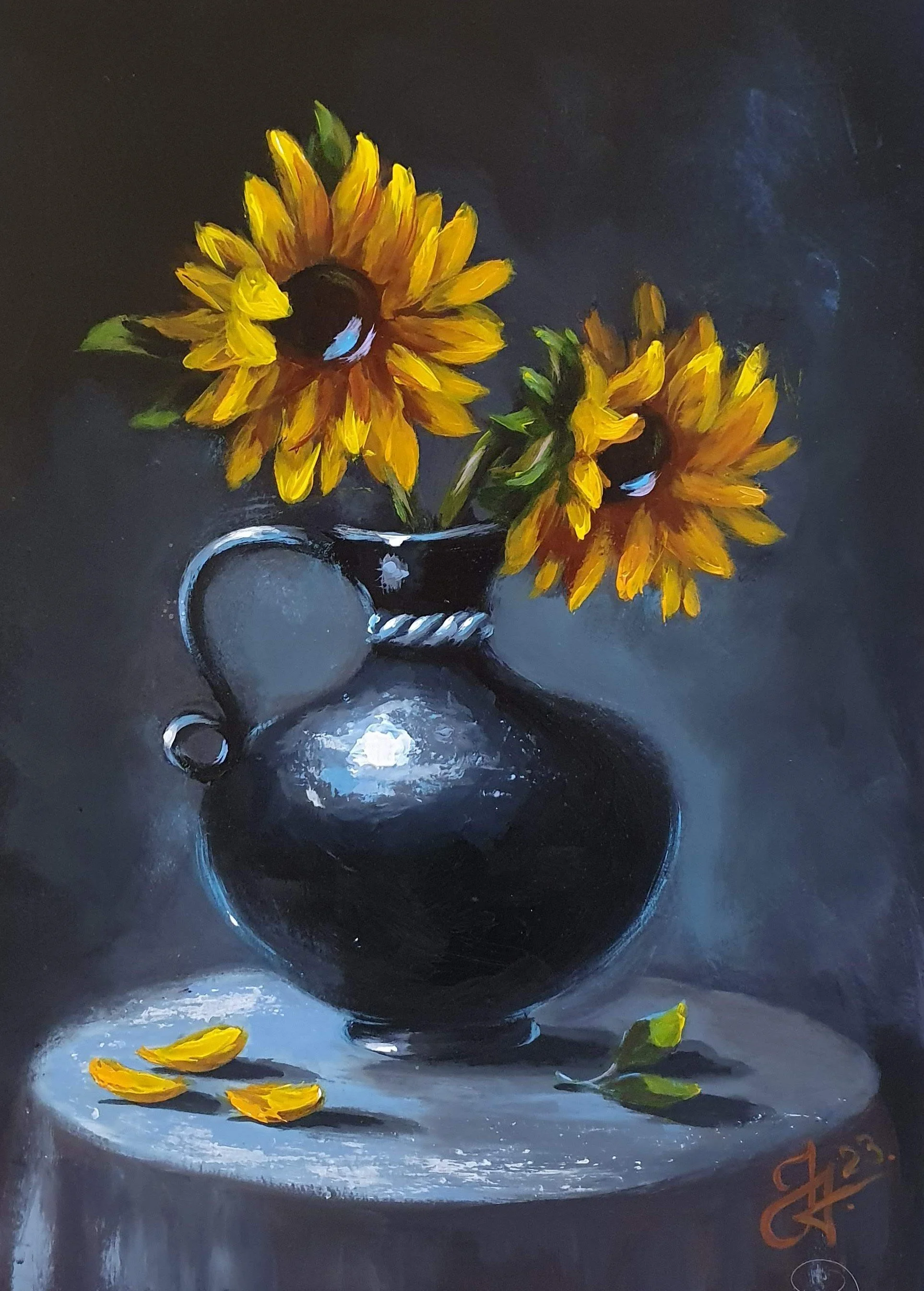 Slnečnice v čiernej váze. Sunflowers. Zátišie s kvetmi.