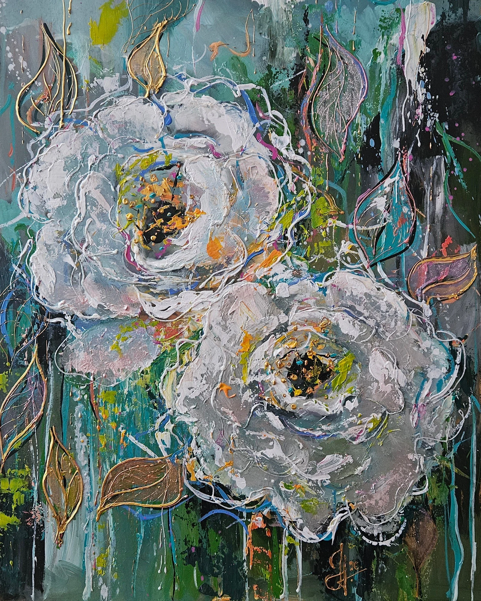 Obraz s veľkými bielymi kvetmi  so zlatými a perleťovými odleskami. Moderný obraz s kvetmi.