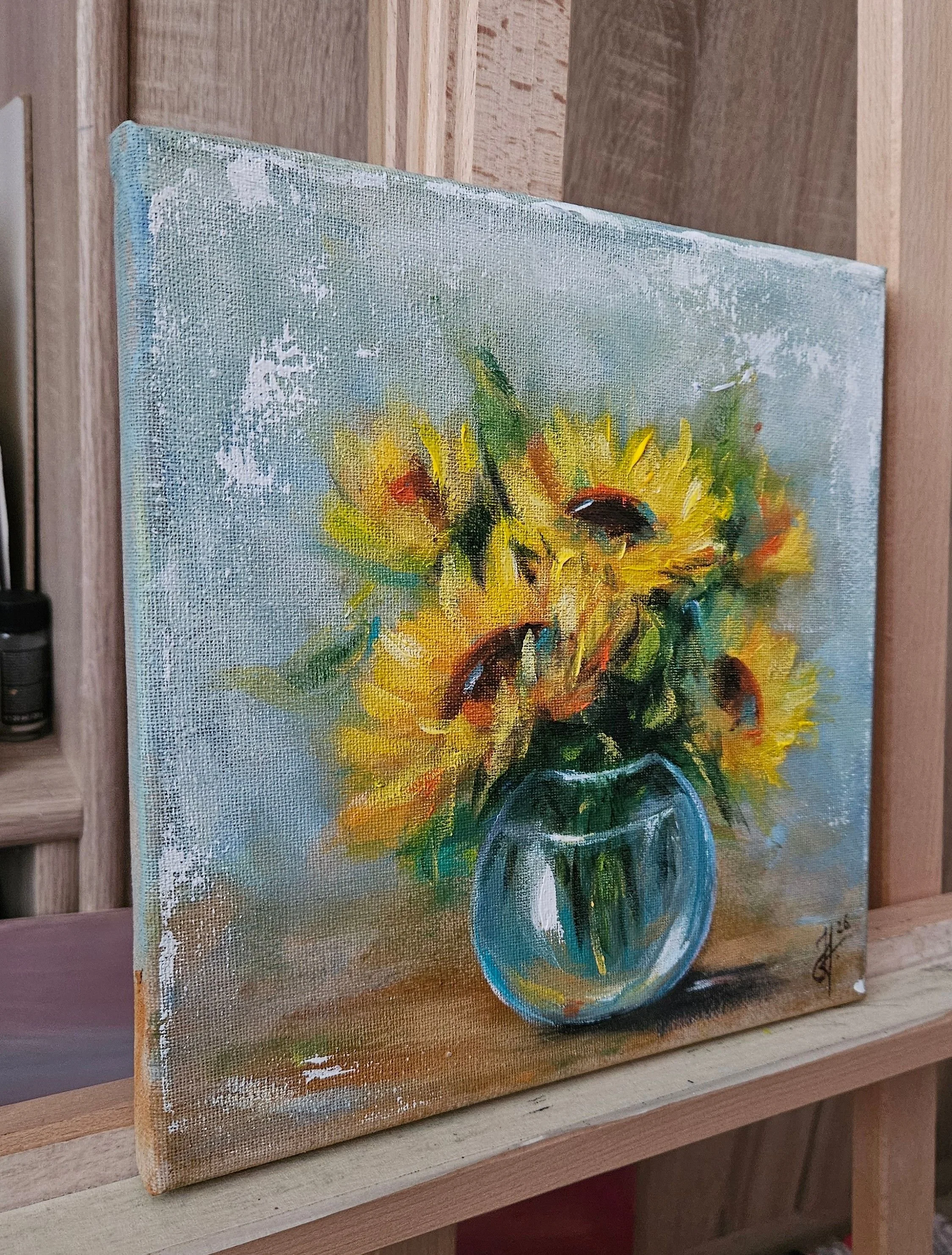 Slnečnice vo váze. Zátišie s kvetmi. Vintage obraz s kvetmi. Ručne maľovaný obraz na predaj.
