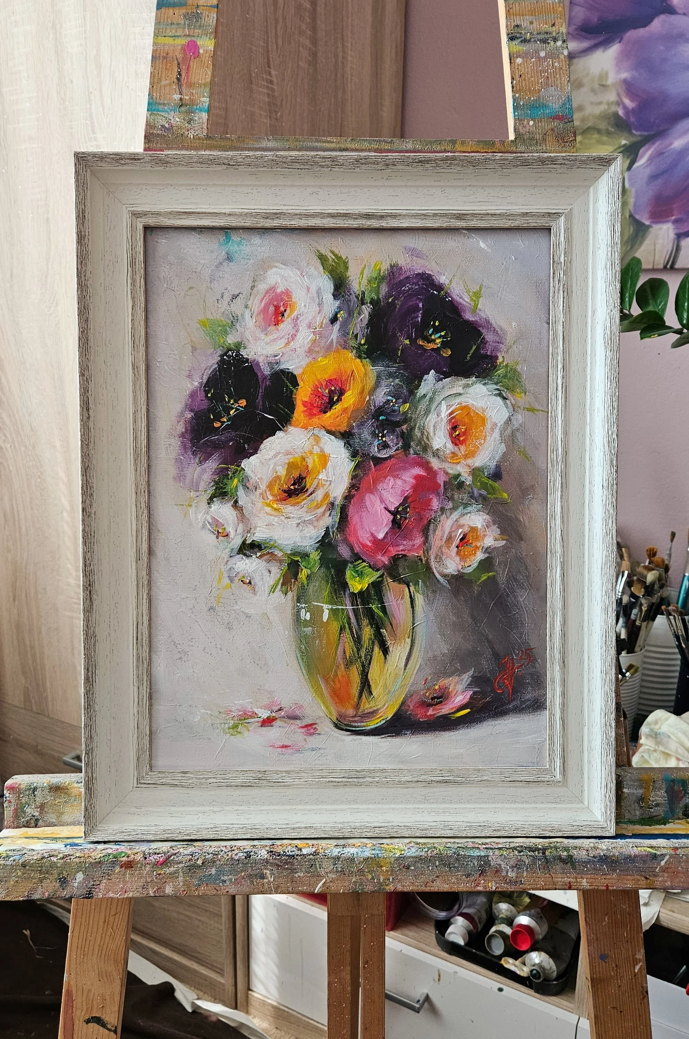 Letné farebné kvety vo váze. Zátišie s kvetmi. Ručne maľovaný obraz na predaj.