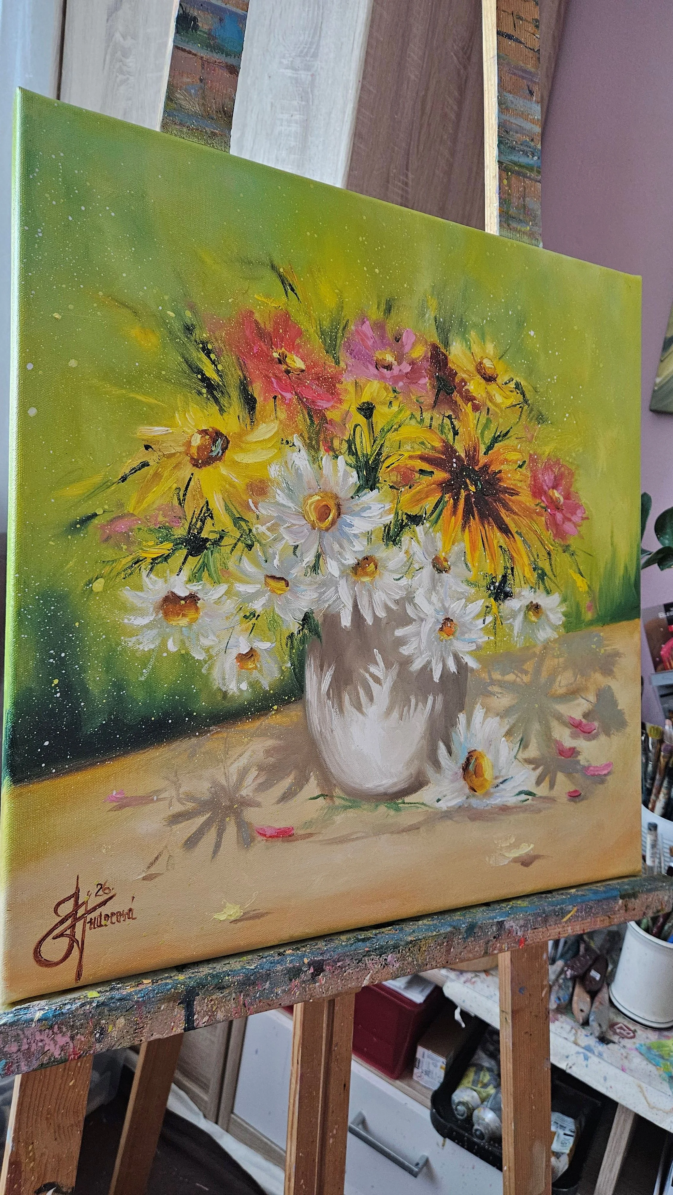 Margaréty a rudbekie. Kvety vo váze na letnej lúke. Ručne maľovaný obraz na predaj.