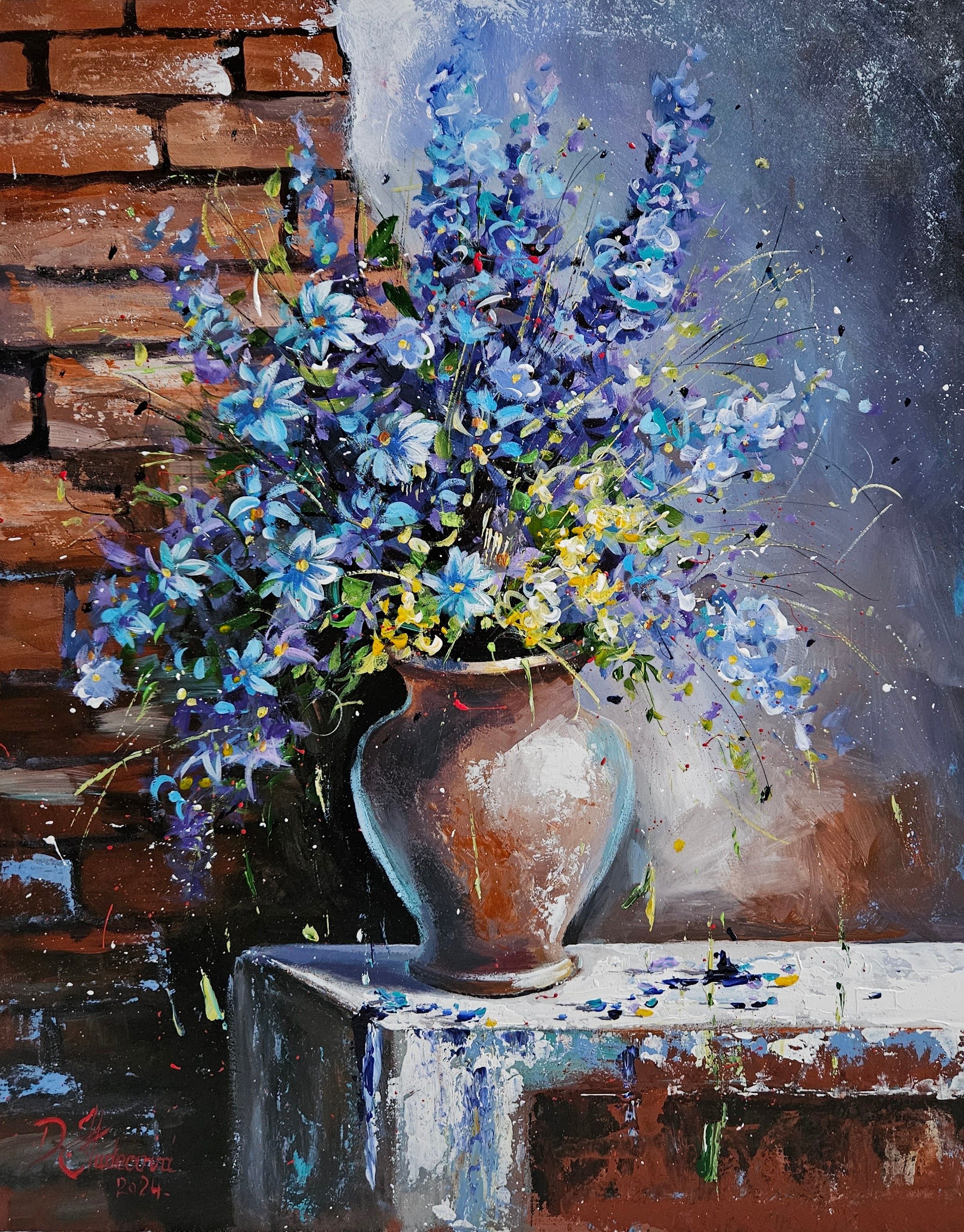 Ručne maľovaný obraz  s kyticou lúčnych kvetov vo váze pri tehlovej stene. Zátišie s kvetmi. Vintage štýl.