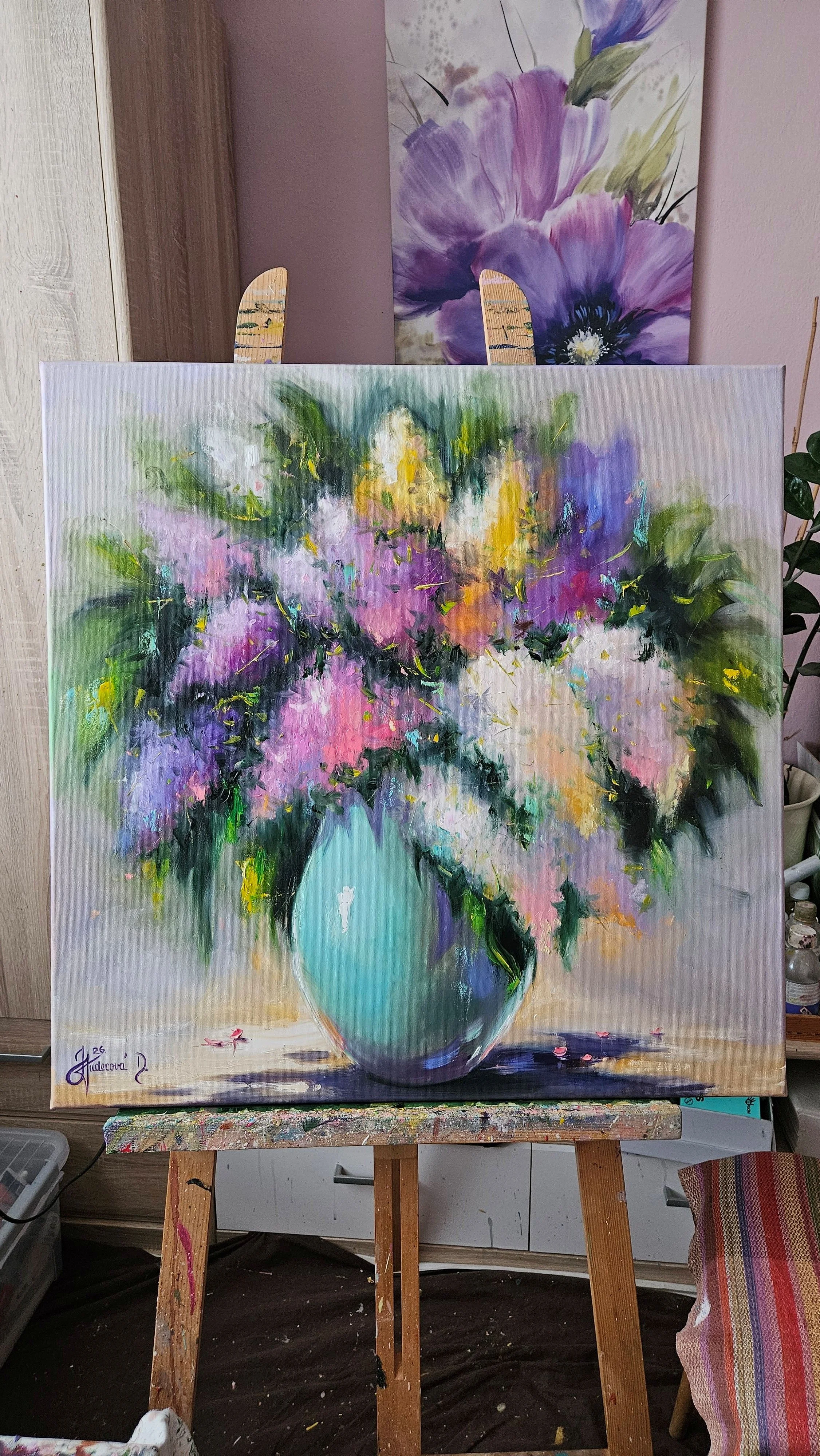 Farebný orgován v tyrkysovej váze. Zátišie s kvetmi. Lilac. Ručne maľovaný obraz na predaj.