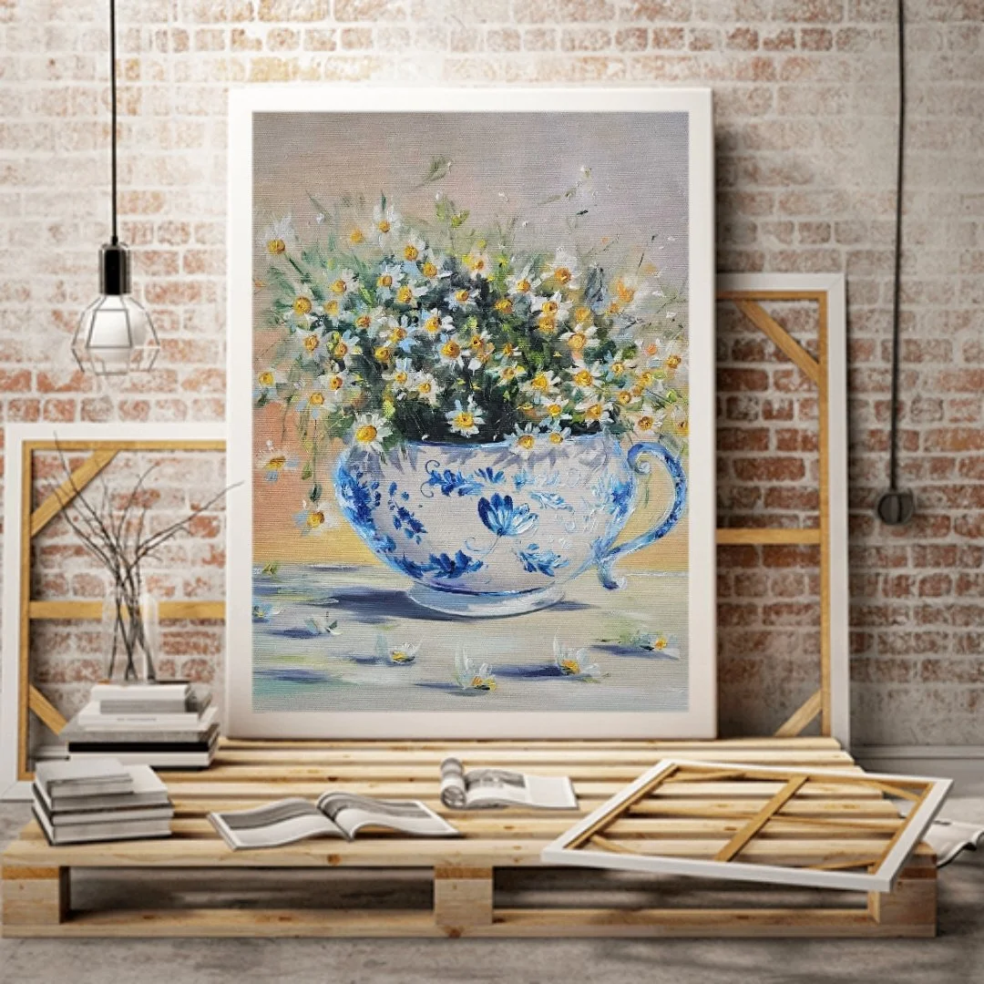 Zátišie s poľnými kvetmi. Harmanček v šálke. Vintage obraz vhodný na chalupu. Ručne maľovaný obraz na predaj.