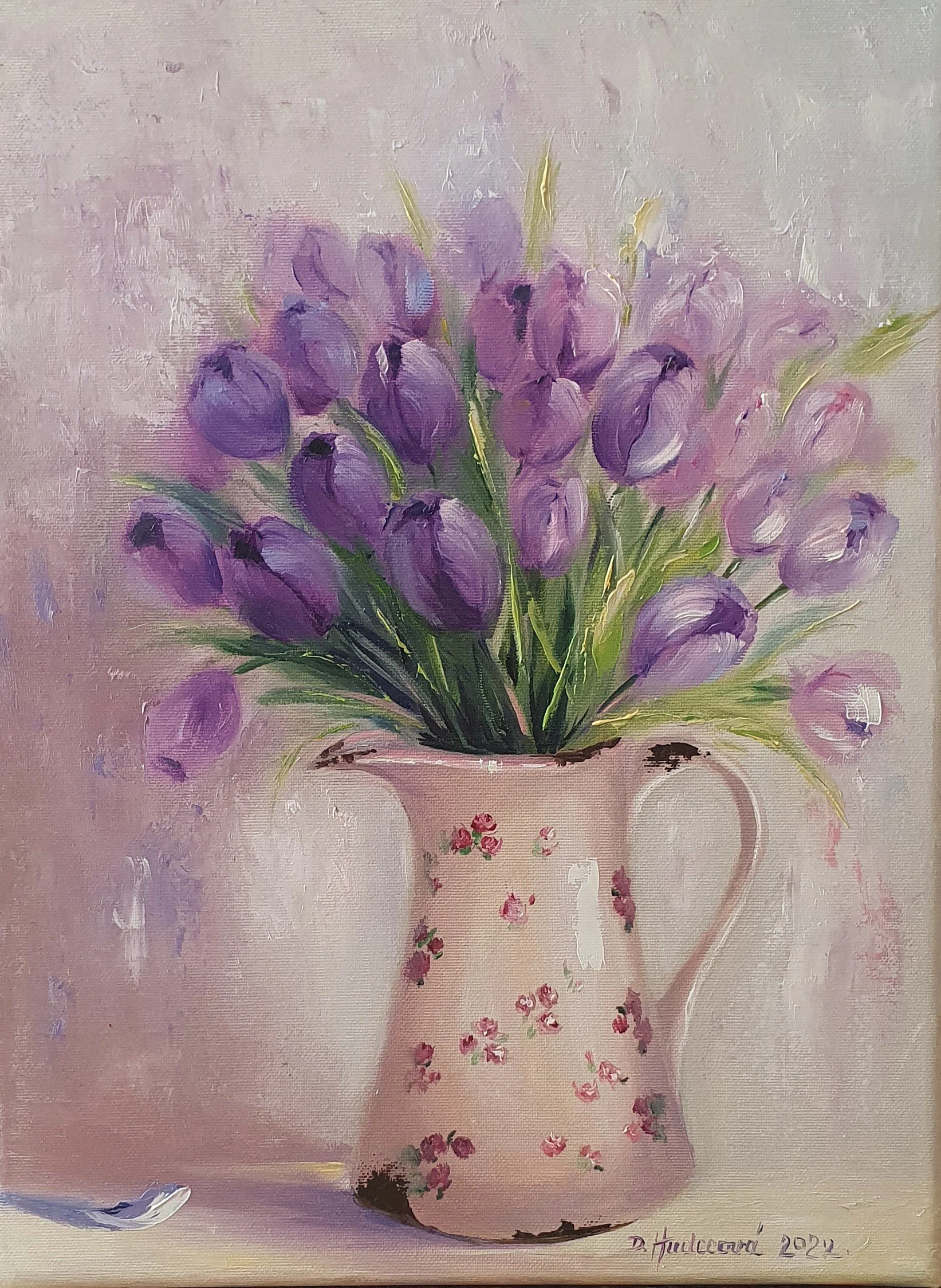 Fialové tulipány v maľovanom vintage džbáne. Ručne maľovaný obraz na predaj.