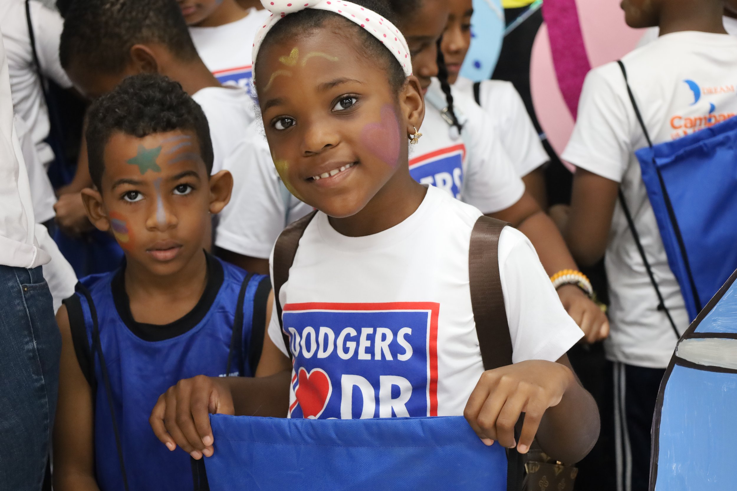 El Proyecto DREAM organiza ferias del libro MVOL en Santo Domingo y Verón con los LA Dodgers y el CEPM