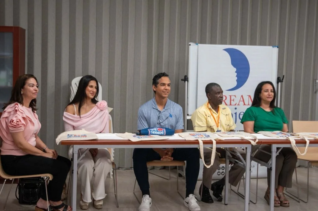 Ninoshka Gonzalez, Mía Massiel, Jesus Negrette (CLP Senior Manager at Los Angeles Dodgers), José Romero y Geraldine de Santis.jpeg