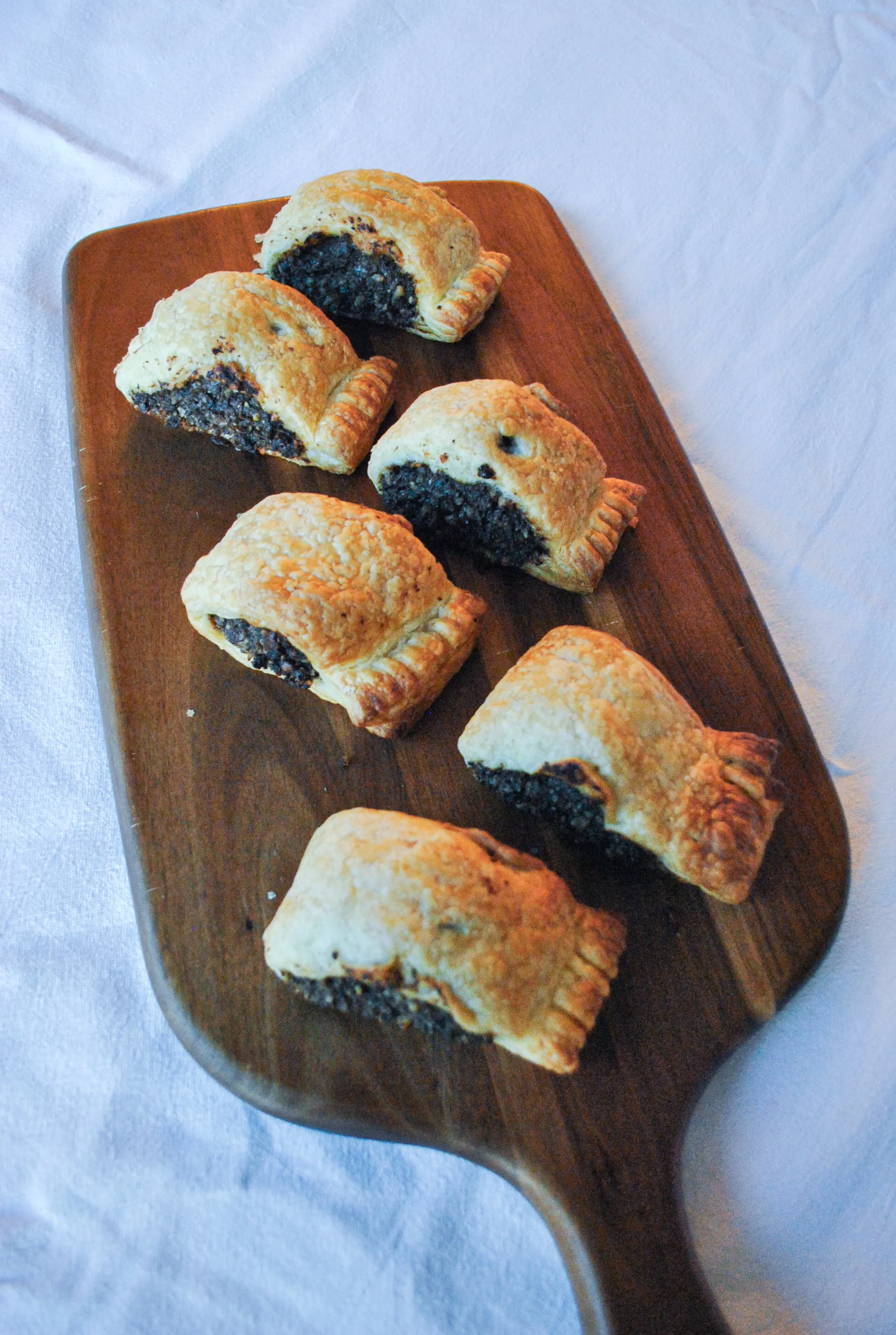 Mushroom Sausage Rolls (VG)