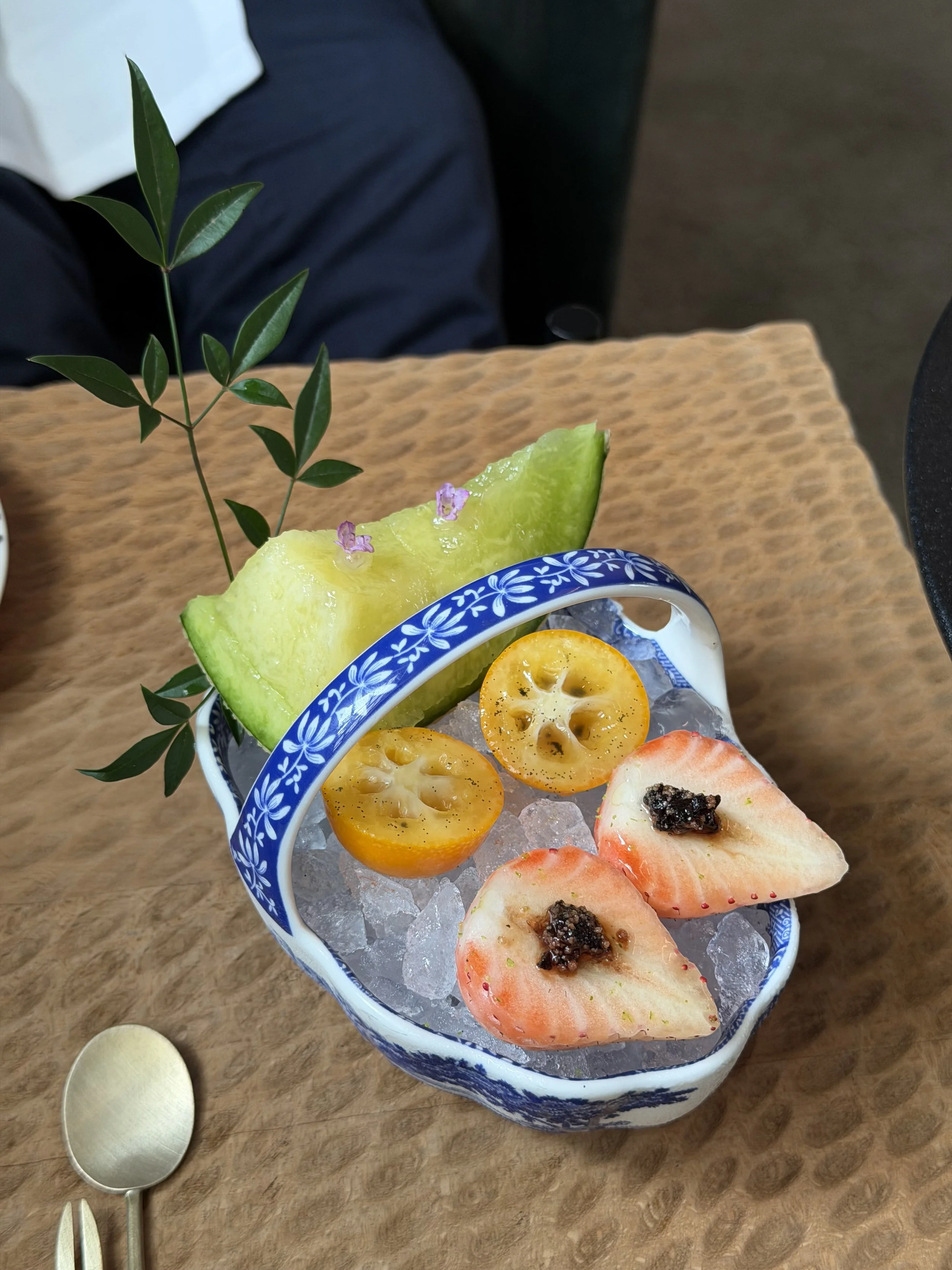 Zén Singapore petit fours fruit basket