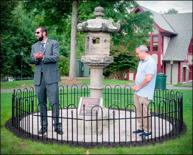  Mayor Vescio introduces Philip E. Zegarelli (town manager from 2009-2021 and out of frame to the left) to whom the lantern is dedicated. 