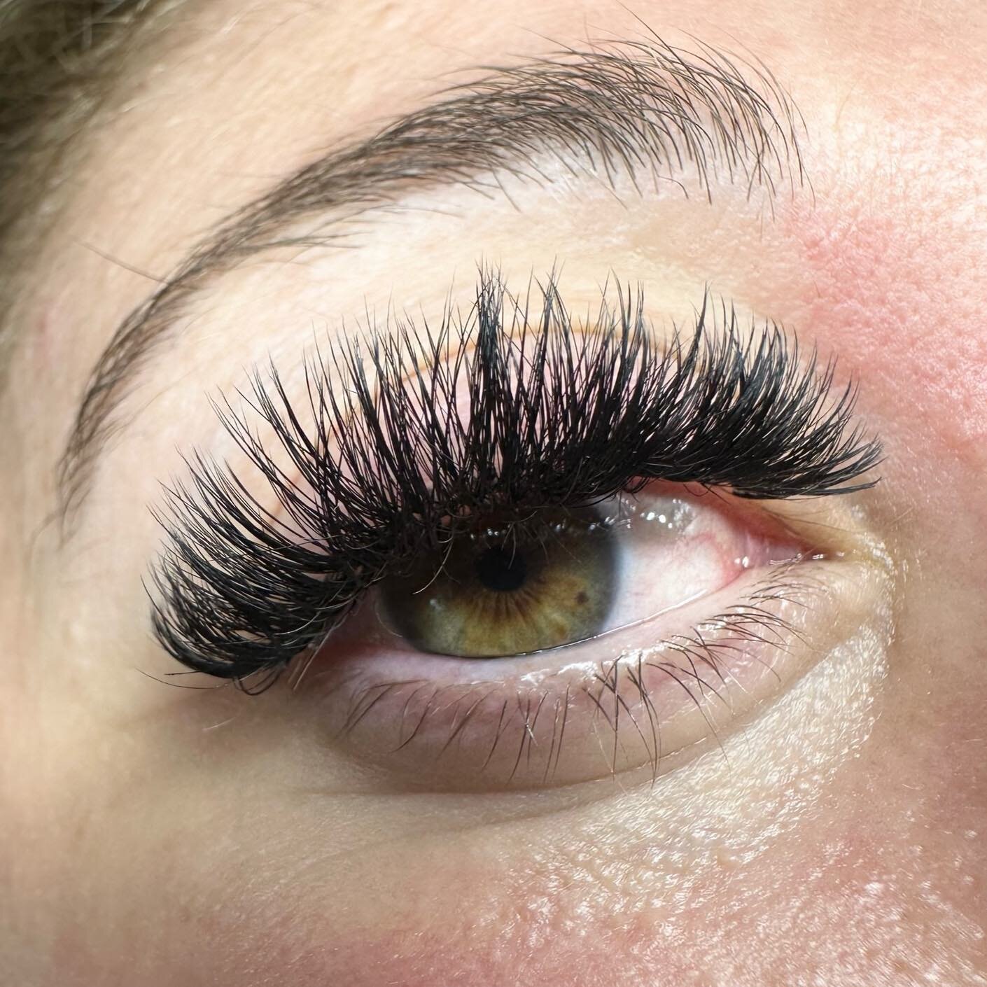 Volume lashes ✨
.
.
.
.
#lashextensions #eyelashextensions #lashes #lashartist #eyelashtraining #lashies #monrovia #losangeles #glendora #losangeleslashes