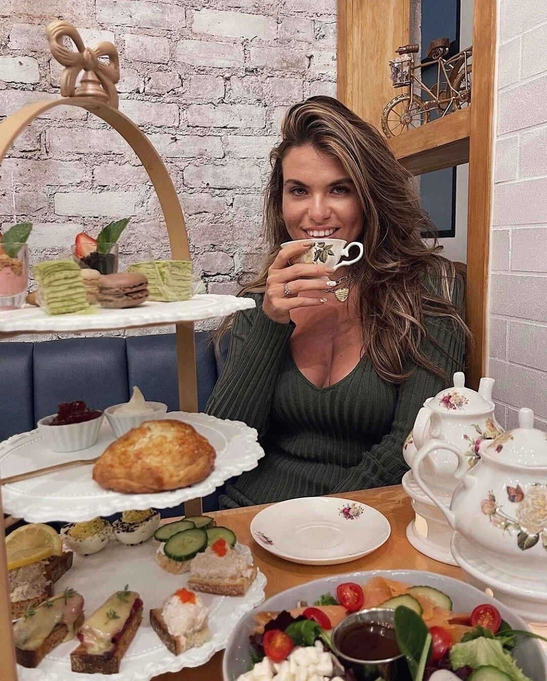 Happy Friday! @natalialevsina shows us how to kickstart the weekends with our Afternoon Tea set. Have you tried our Ribbon Three-tiered Afternoon Tea set yet? ⁠
⁠
This Ribbon Three-tiered Afternoon Tea set is available in Flushing and Astoria locatio