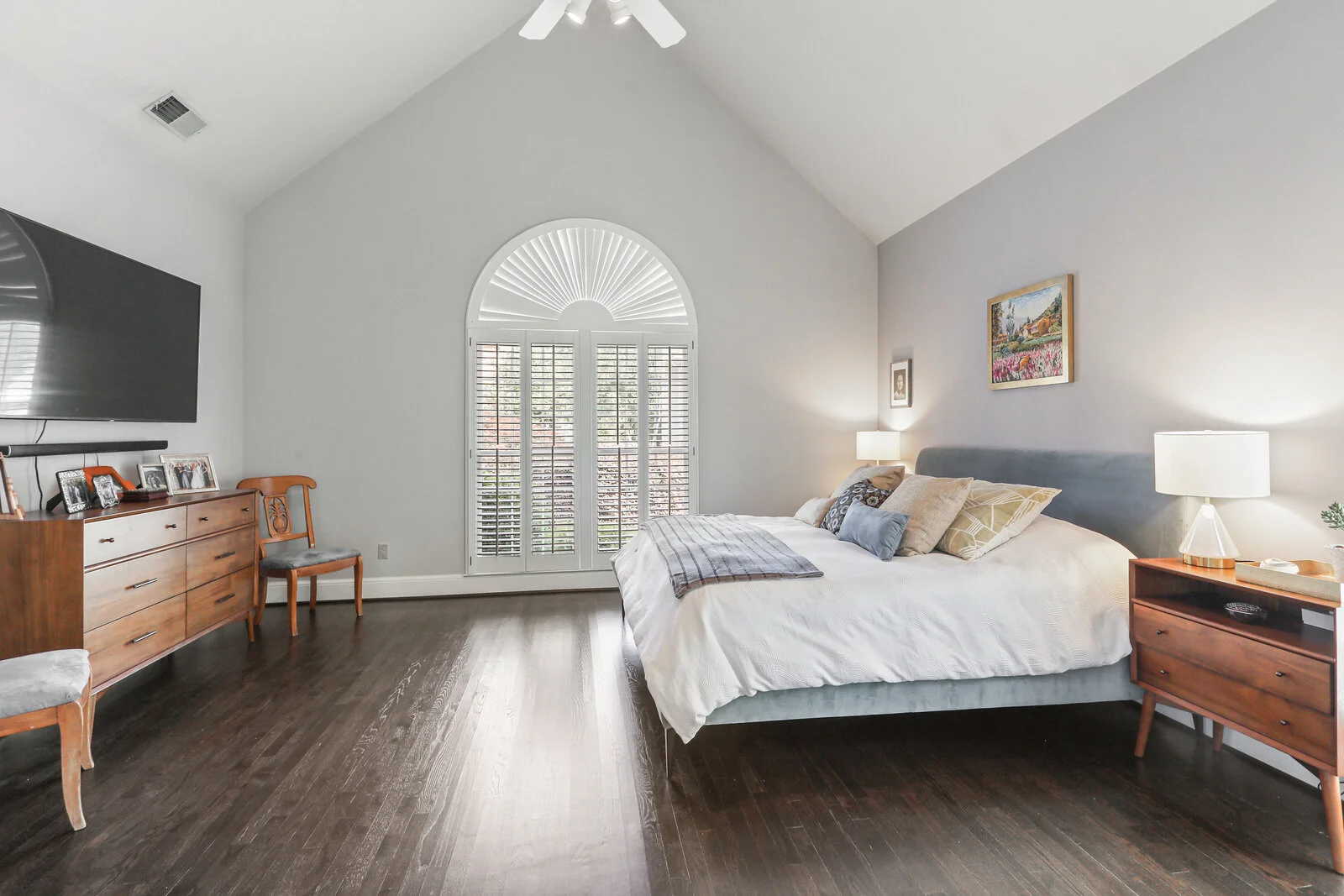 020_Brookhaven House For Sale1600x1067.jpg