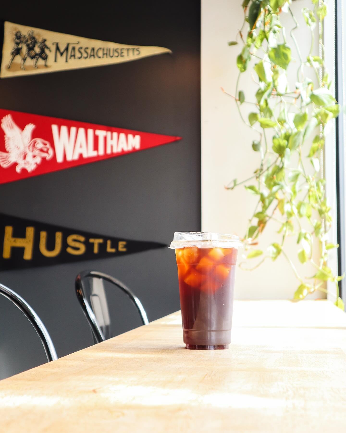 Happy Patriots Day and Marathon Monday! Good luck to all the runners! Stop by and grab some iced coffee and enjoy this perfect day! 

______________
#marathonmonday #patriotsday #bostonmarathon #hustle #massachusetts #waltham #espresso #coffeeshop #f
