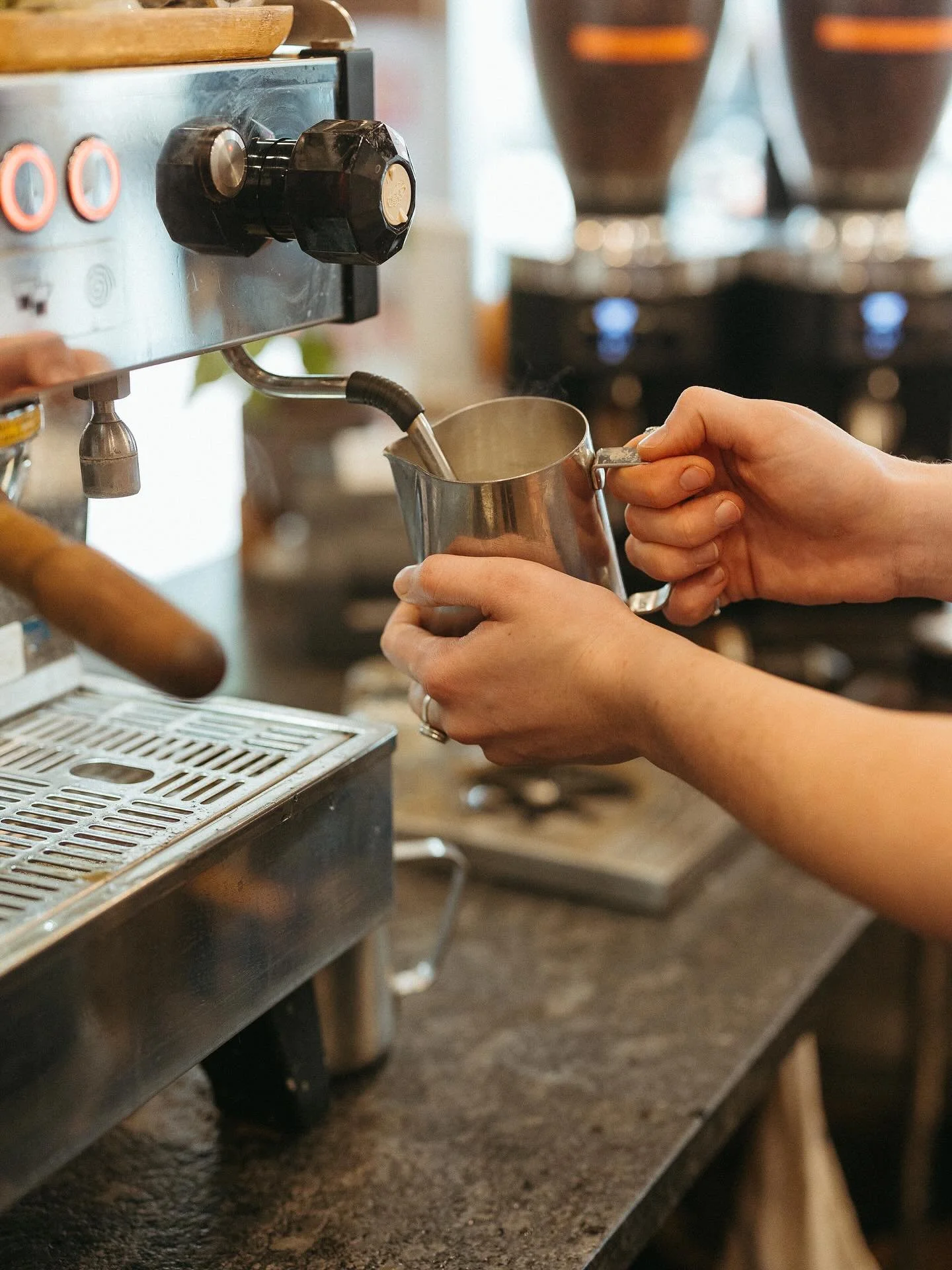 It&rsquo;s our steaming wand&rsquo;s busy season! 💨

We love all things October, especially the energy in the shop as folks pack in for their favorite autumn drinks.