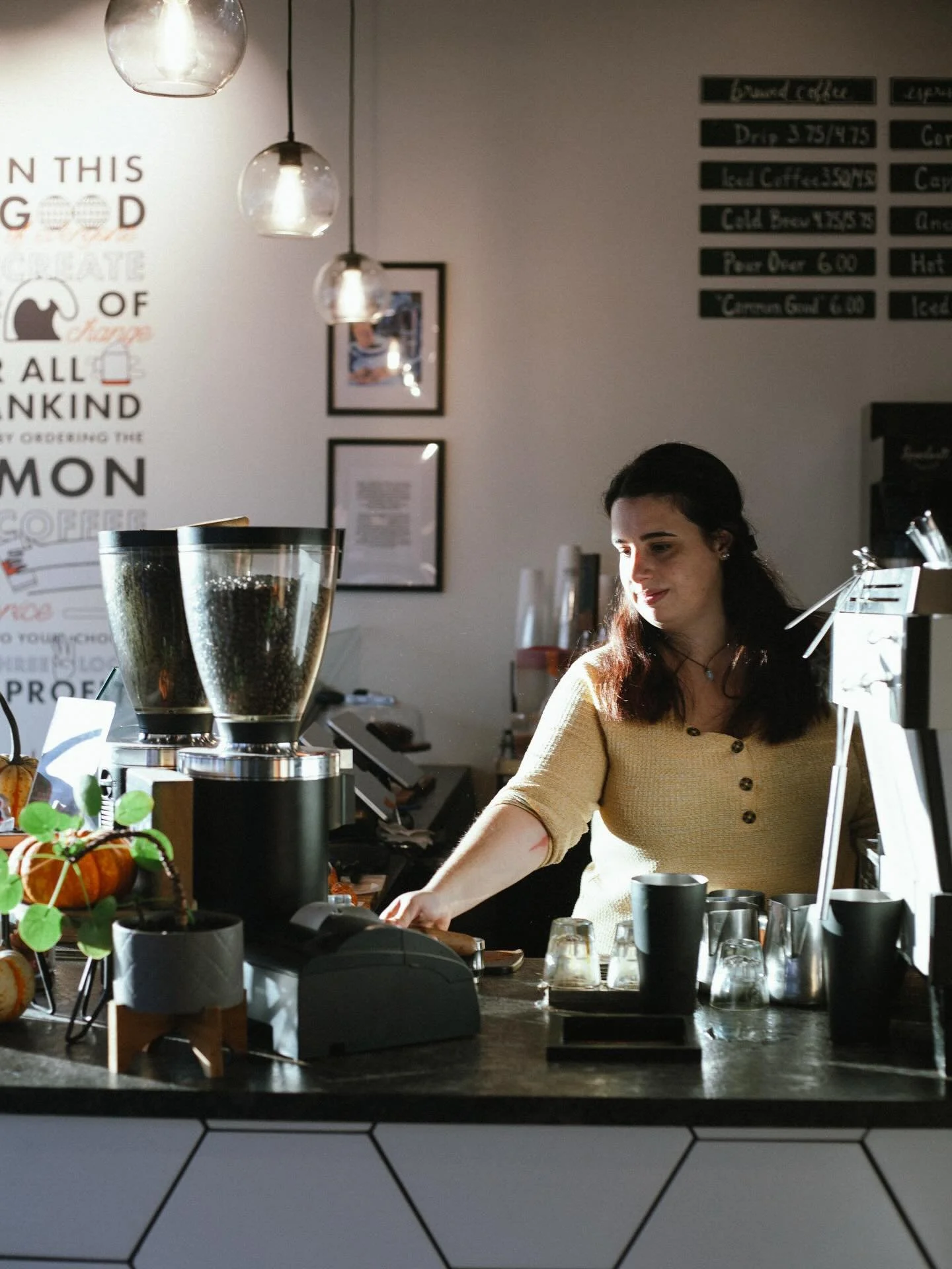 We&rsquo;re long overdue for another barista spotlight! 💡✨

We&rsquo;re excited for you to get to know Alex&hellip;

Please introduce yourself. ➡️ Hi, I&rsquo;m Alex! I grew up here in Massachusetts, and I&rsquo;m proud to be part of the team at Com