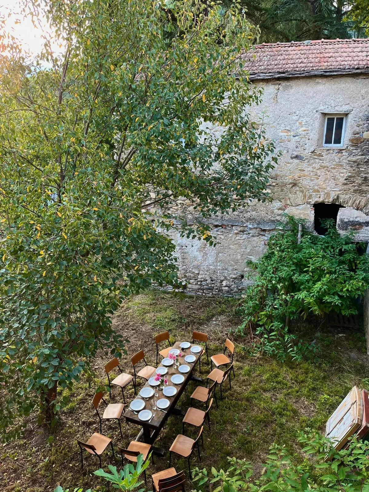 A Sarah Kogan ph of a setted table in the monastic garden of the Cappuccini of Pieve di Teco